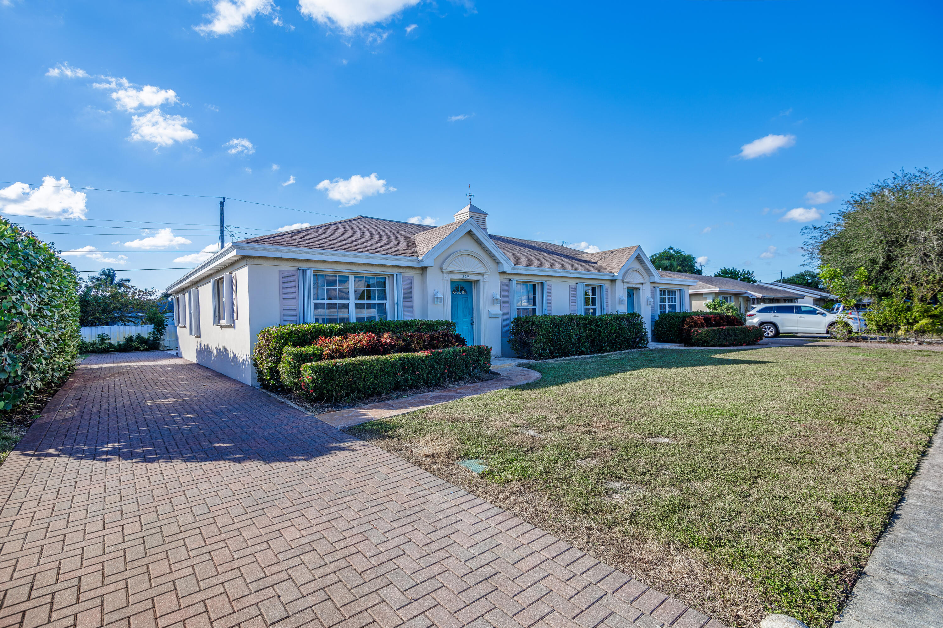 527 W Jasmine Drive