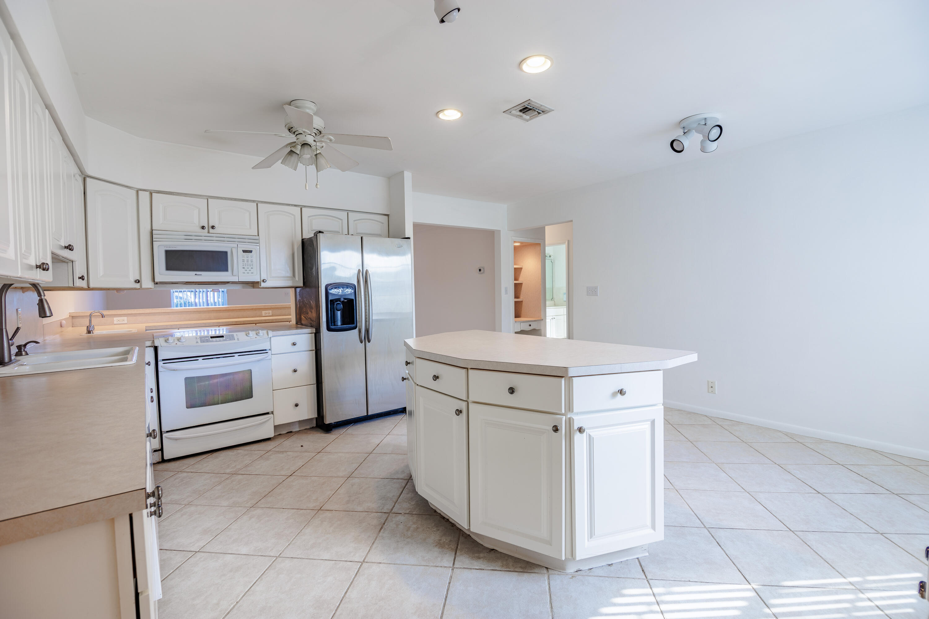527 W Jasmine Drive