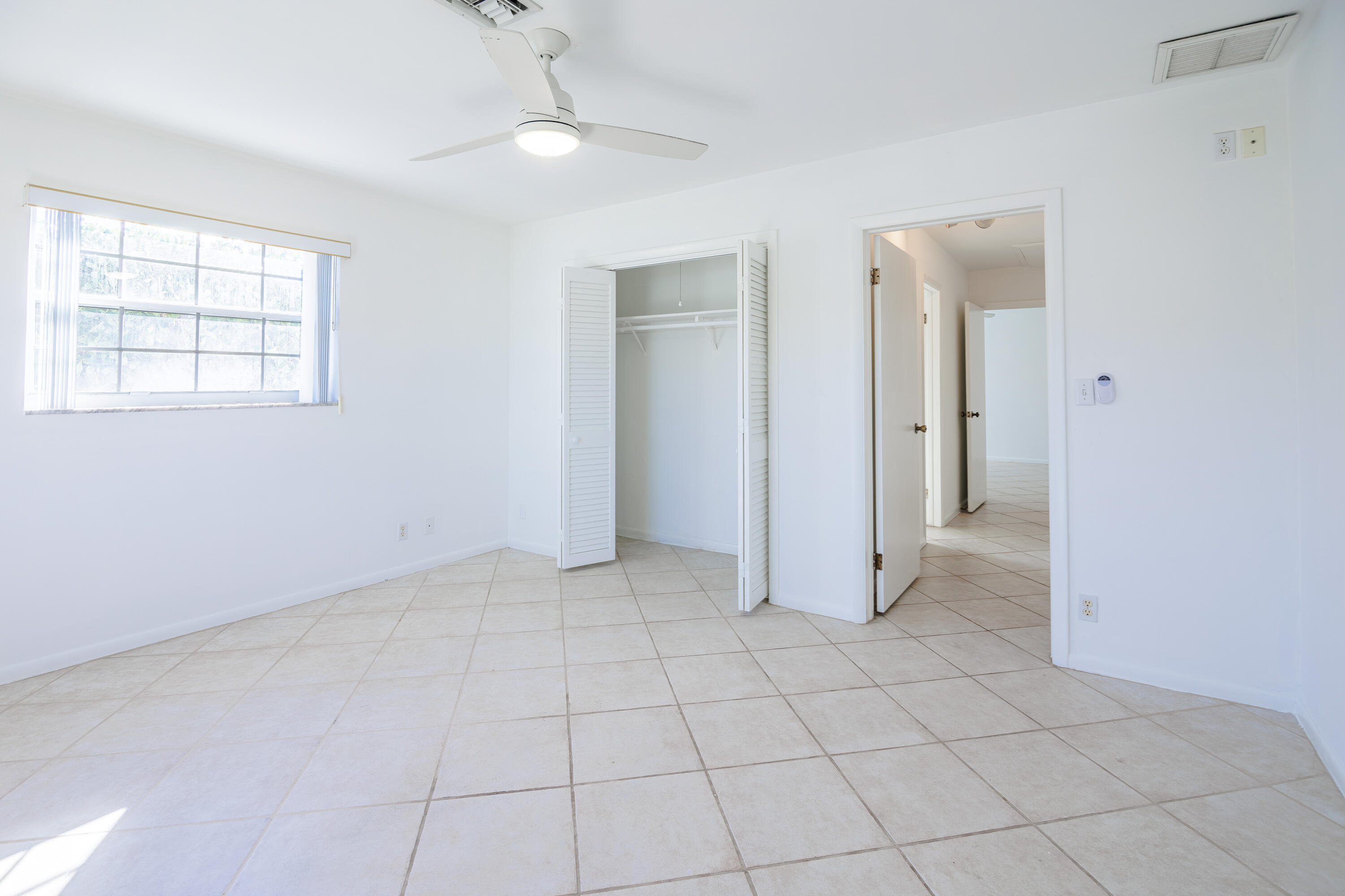 527 W Jasmine Drive