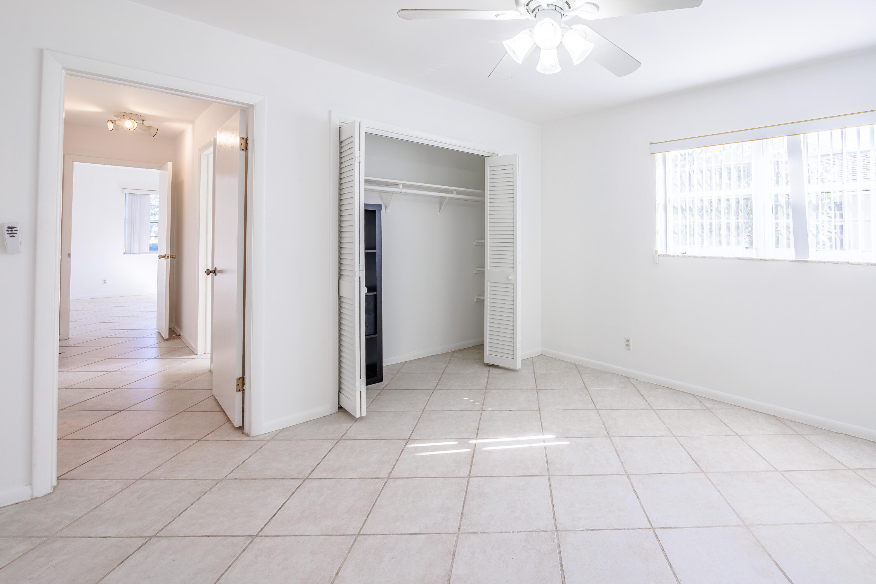 527 W Jasmine Drive