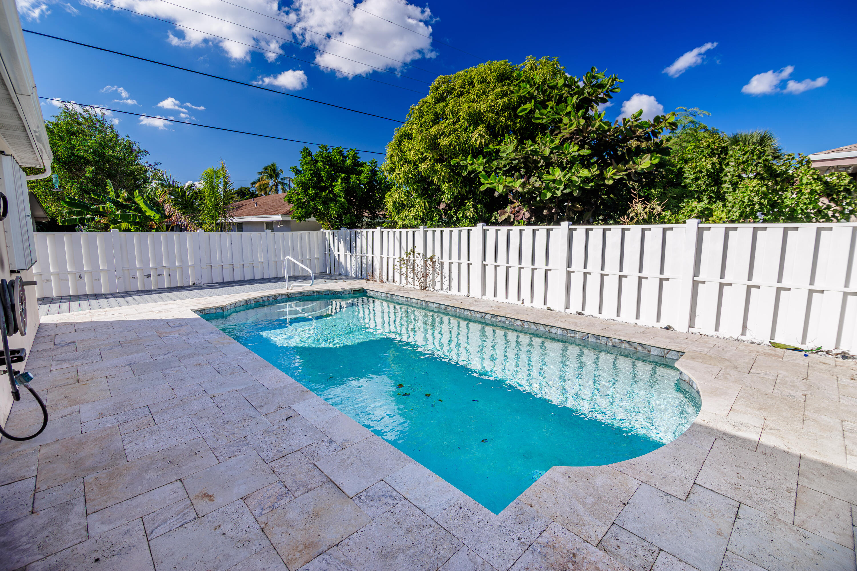 527 W Jasmine Drive