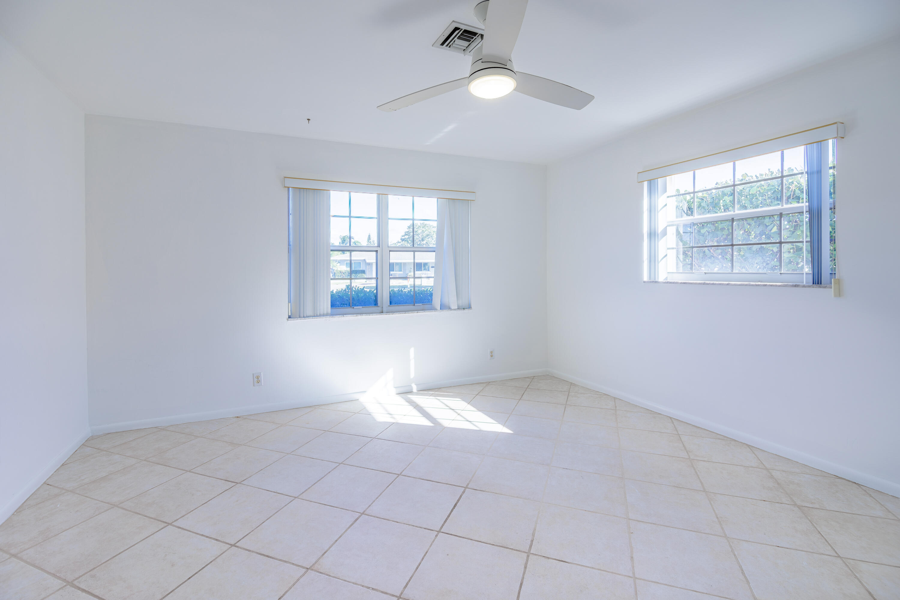 527 W Jasmine Drive