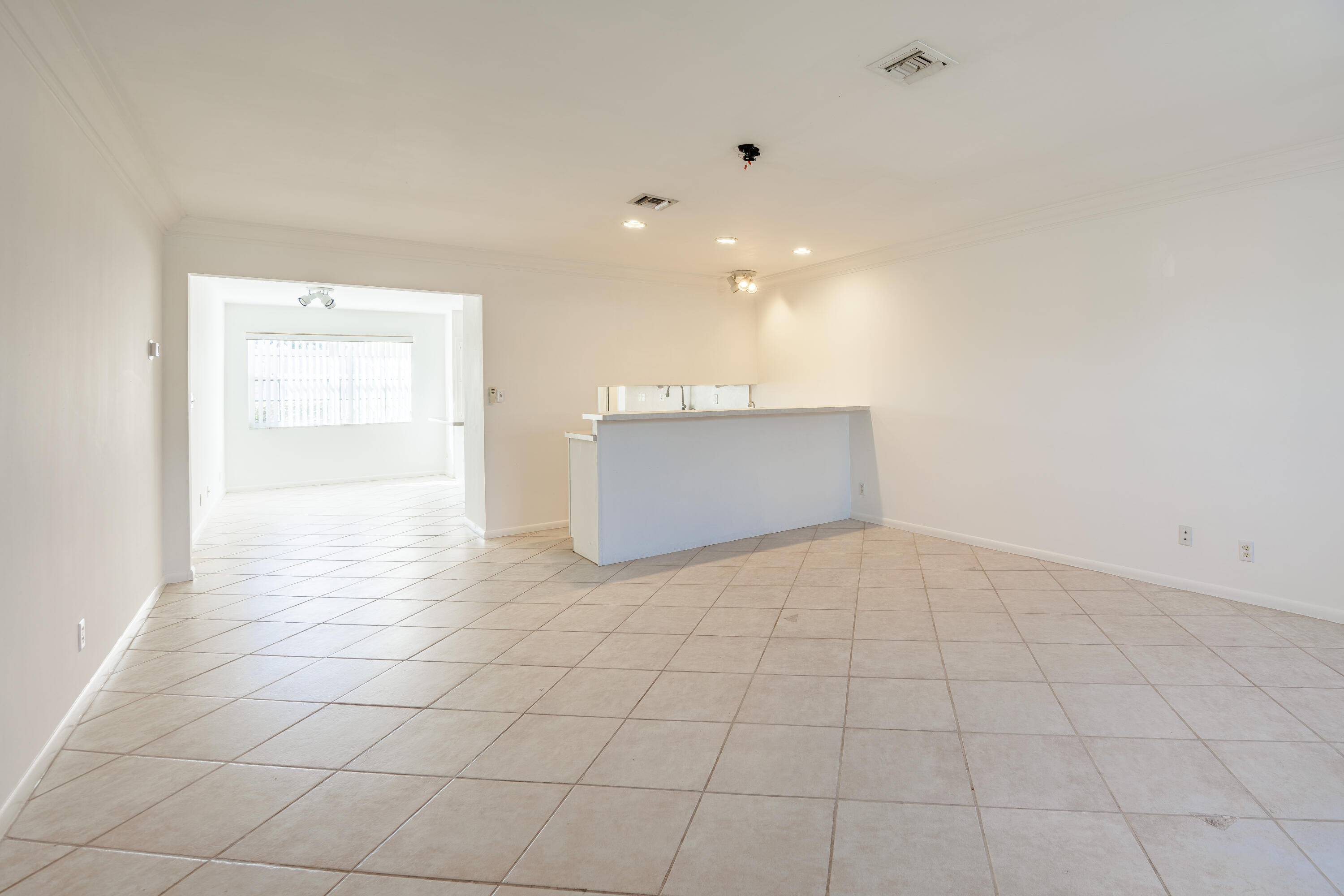 527 W Jasmine Drive