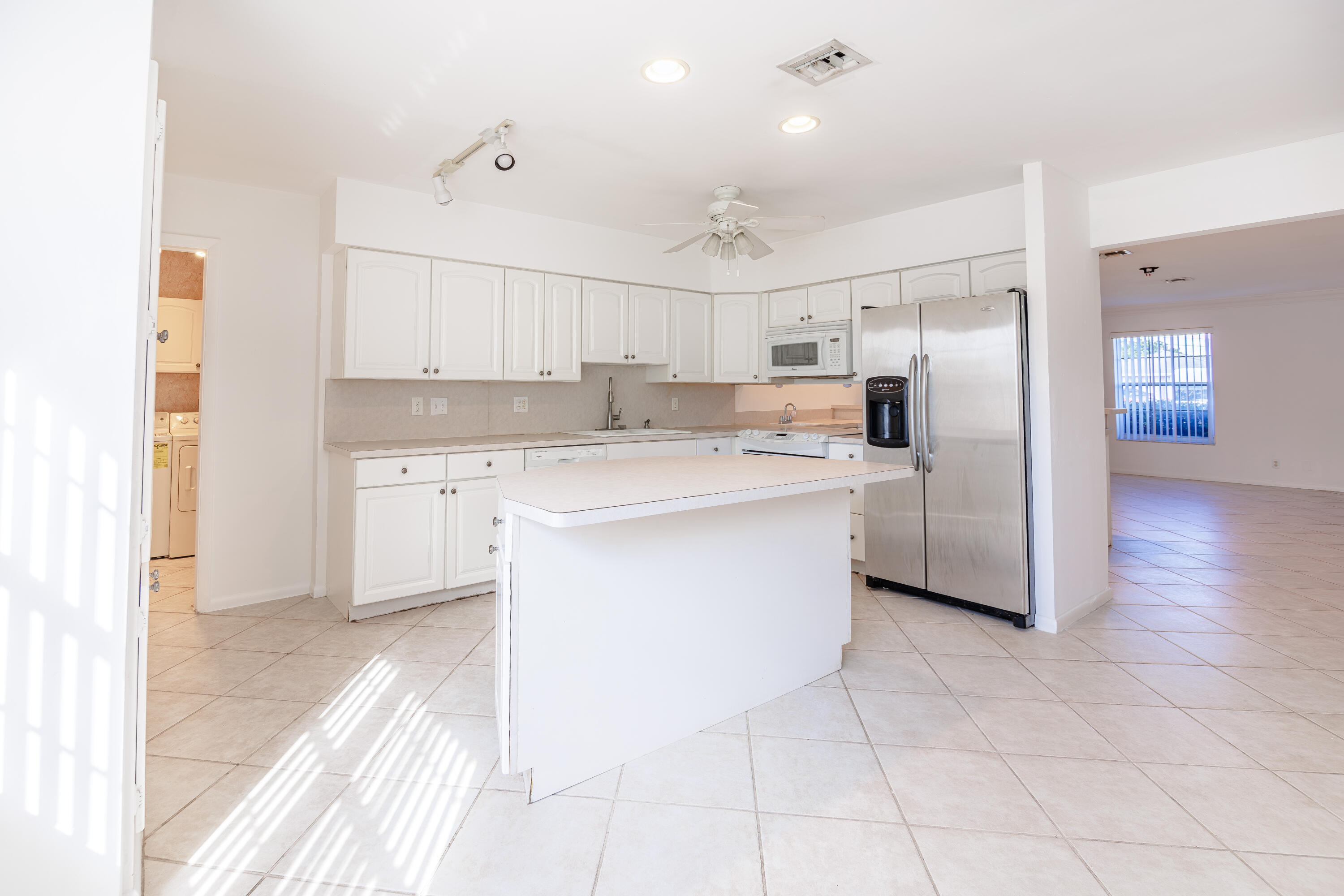 527 W Jasmine Drive