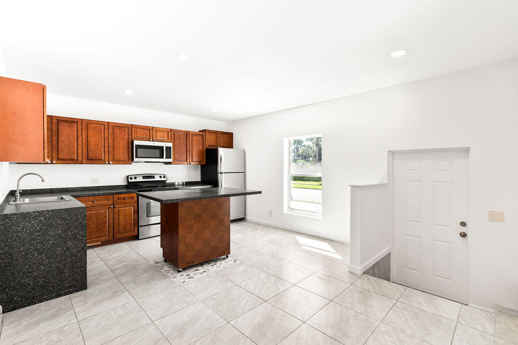 137 Hawthorne Drive B
