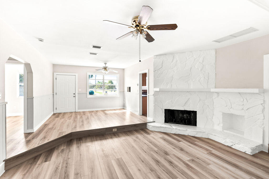 137 Hawthorne Drive A