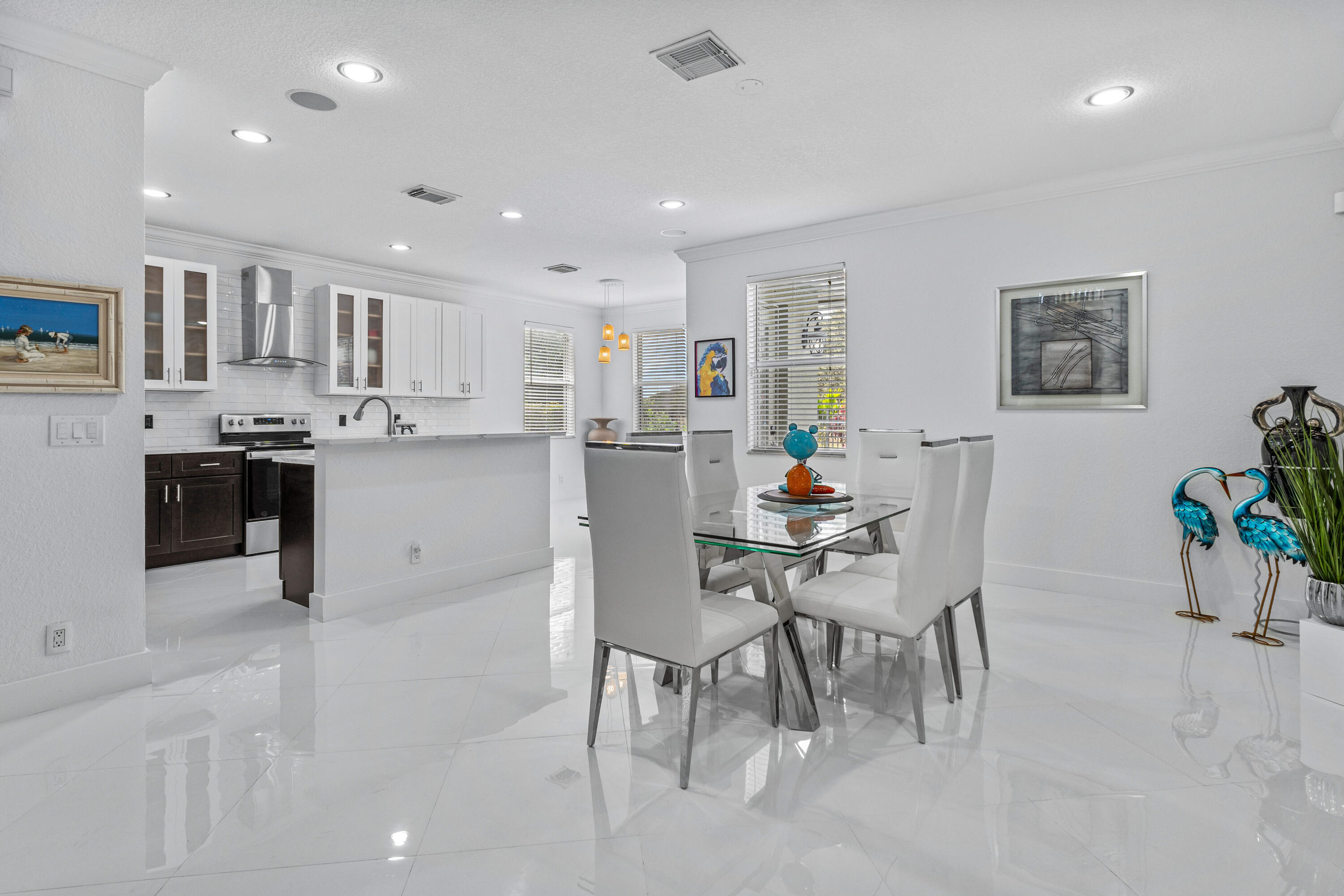 853 Gazetta Way