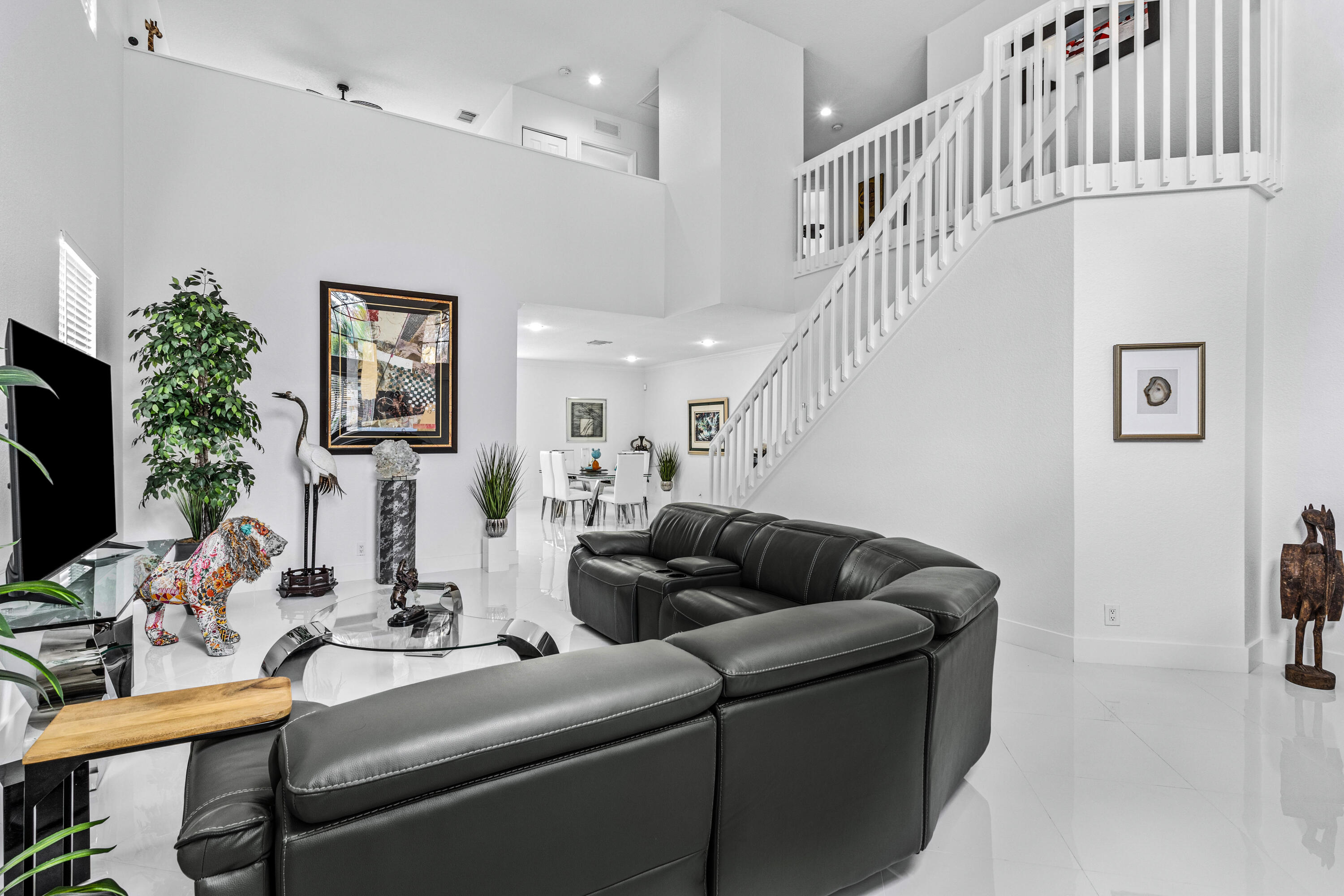 853 Gazetta Way