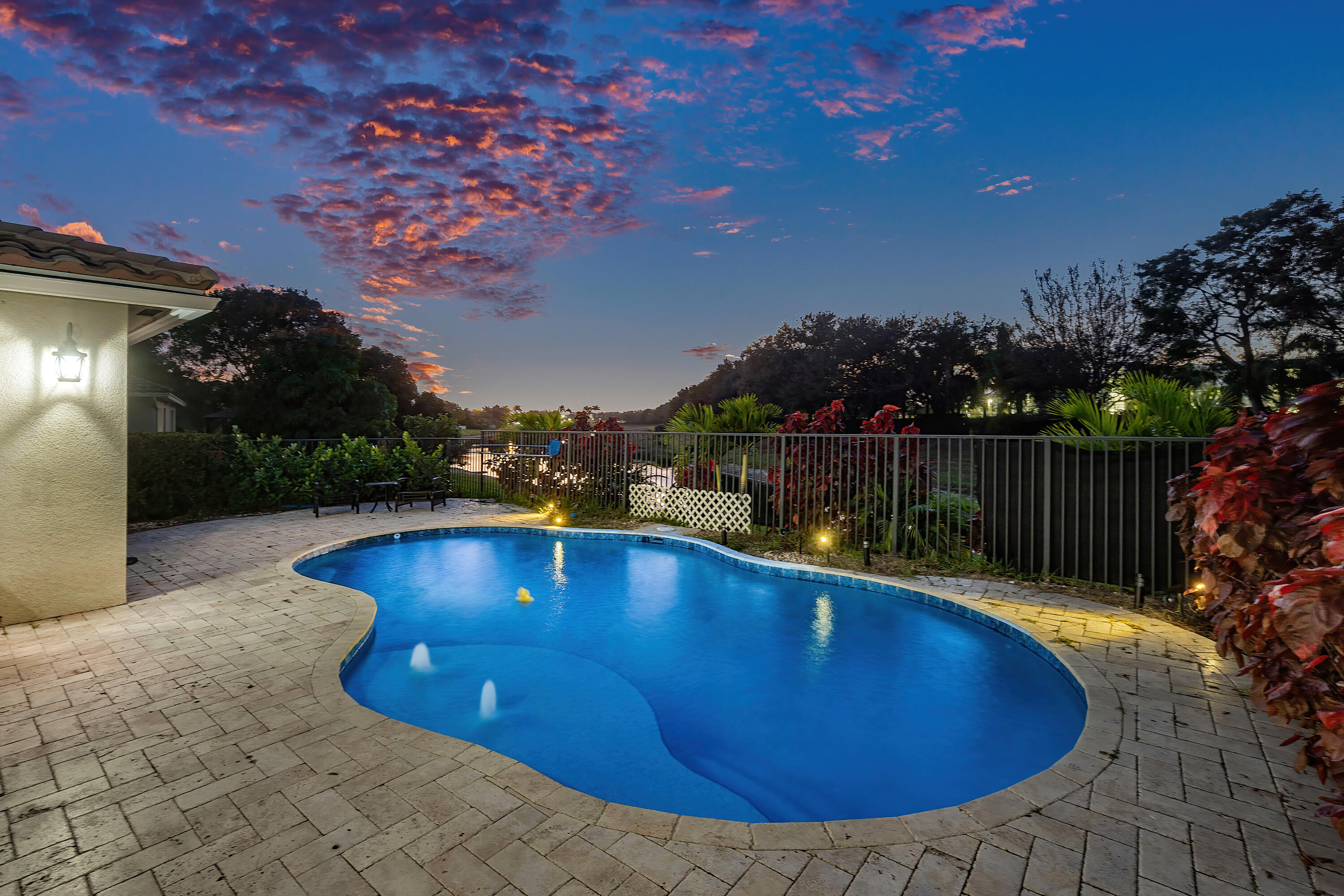 853 Gazetta Way