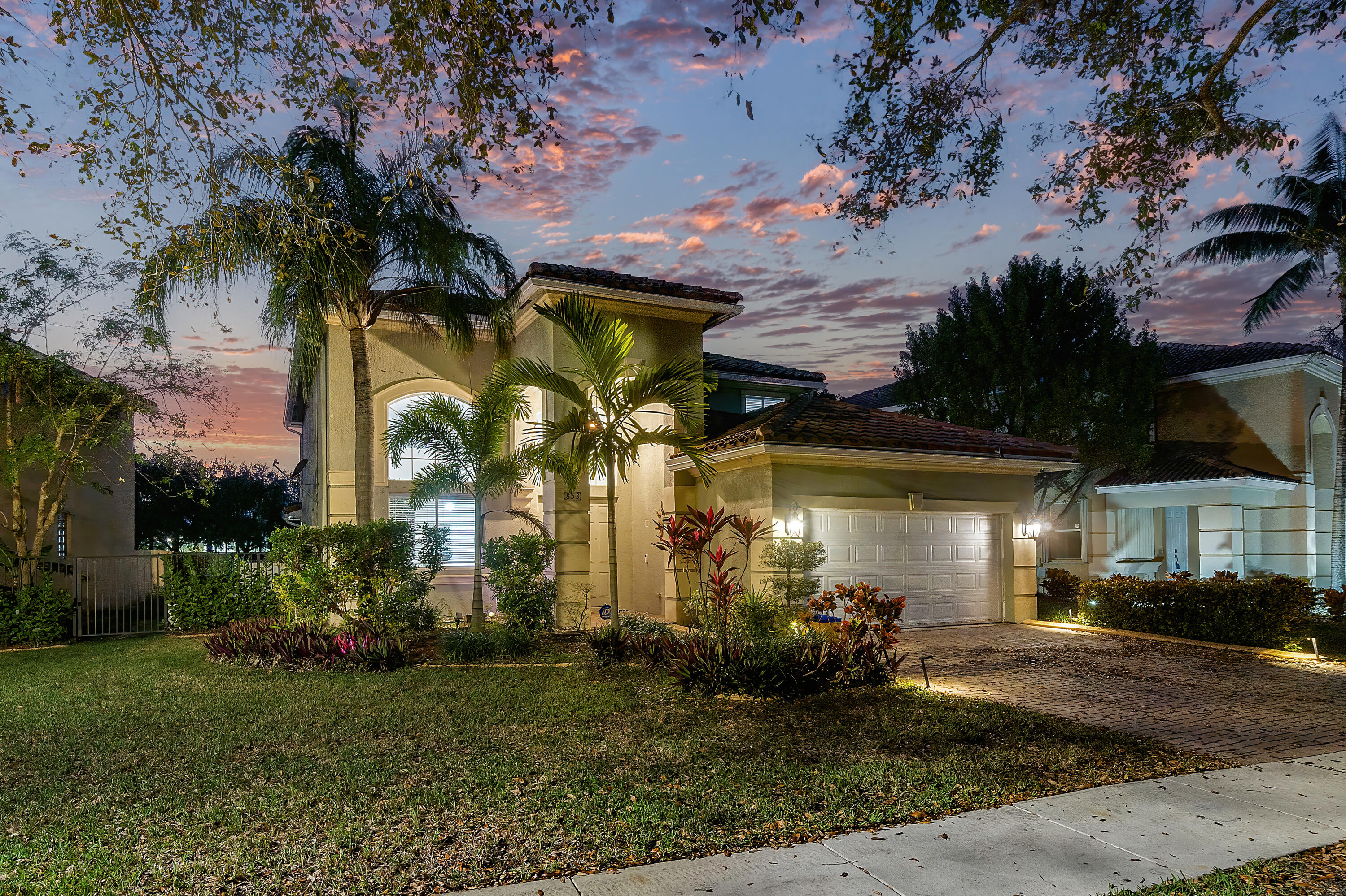 853 Gazetta Way