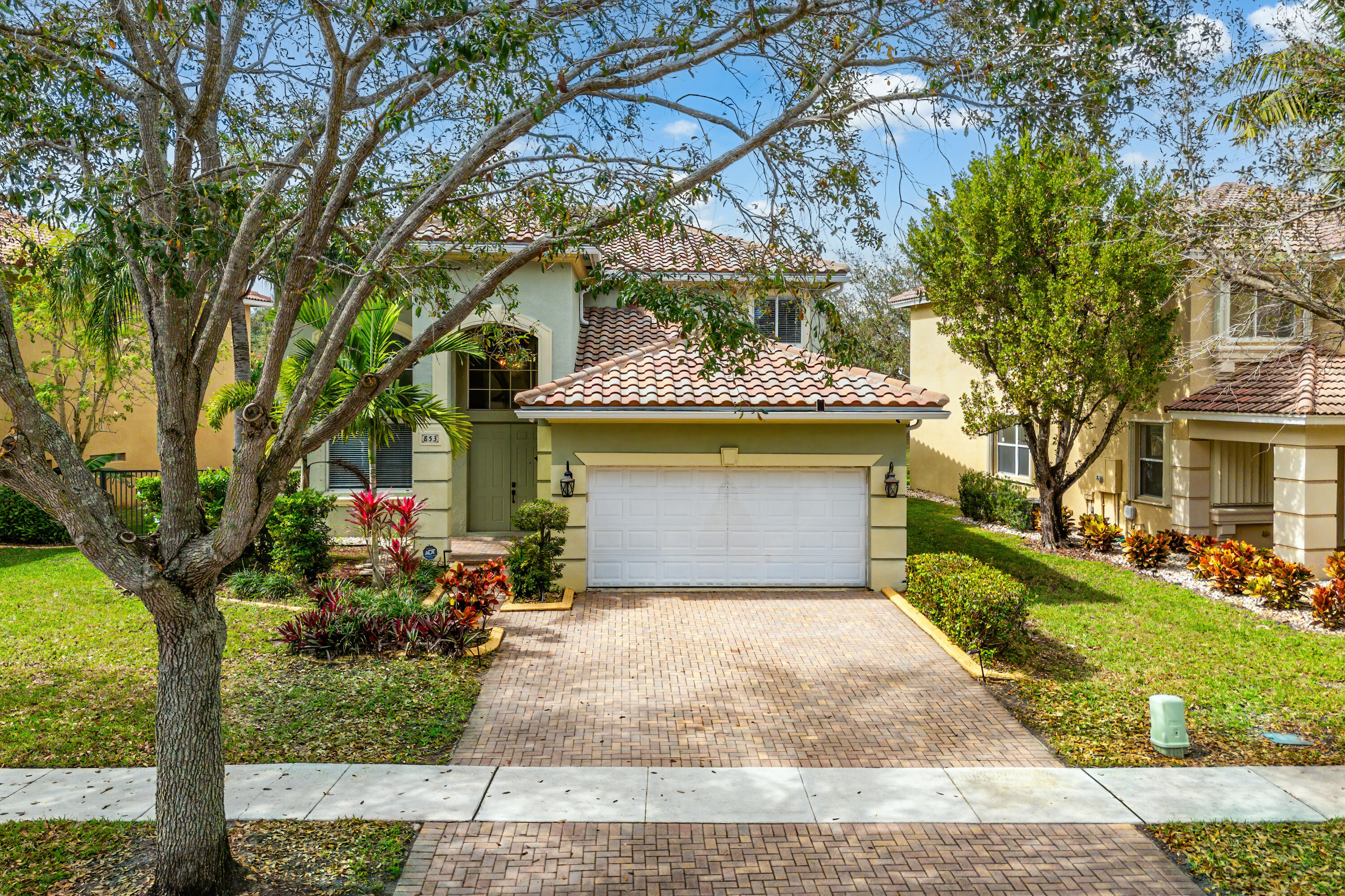 853 Gazetta Way