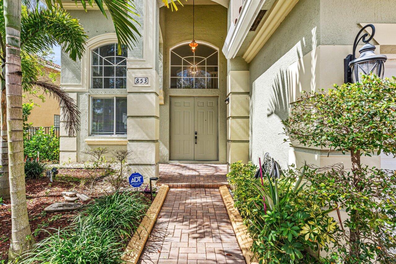 853 Gazetta Way