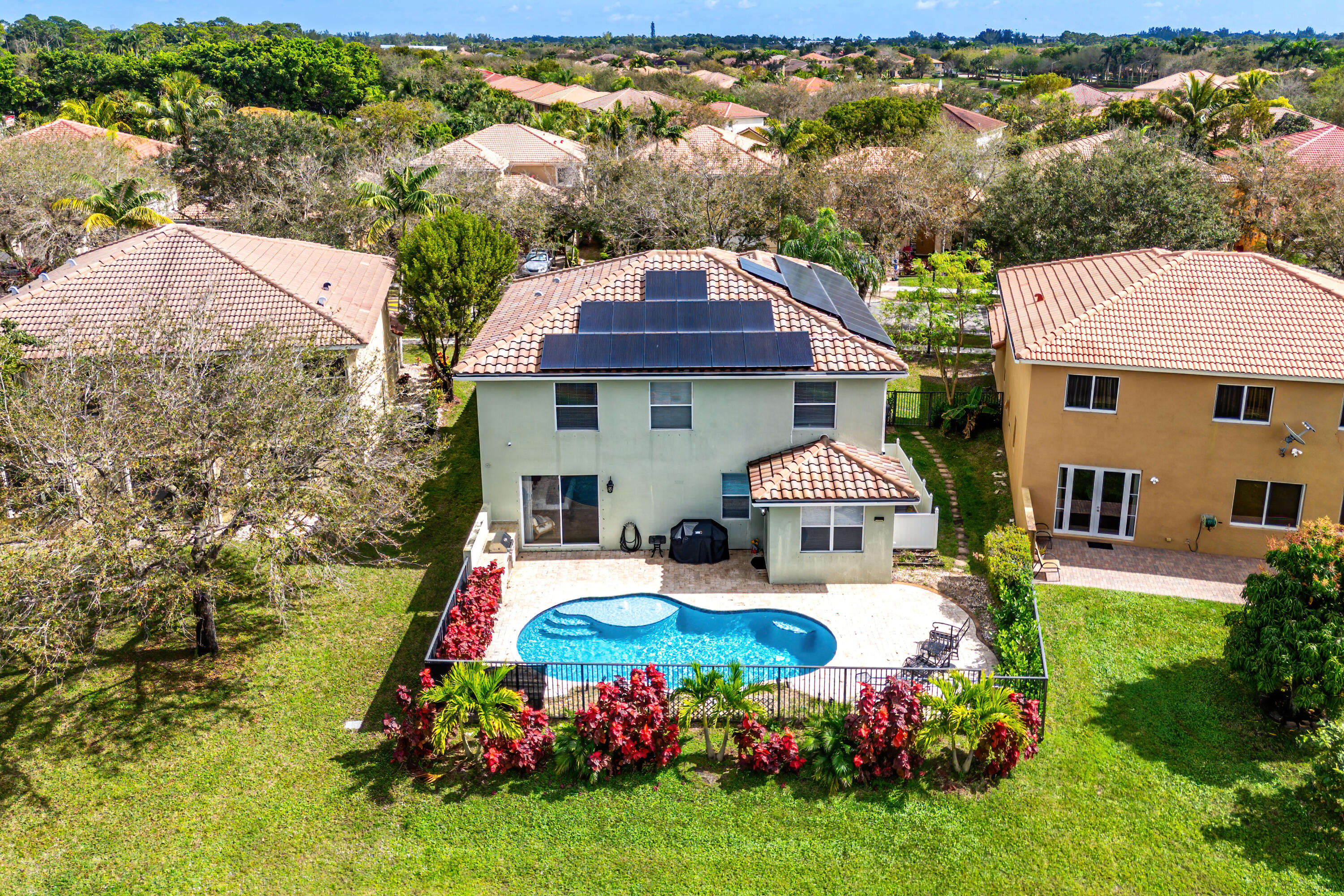 853 Gazetta Way