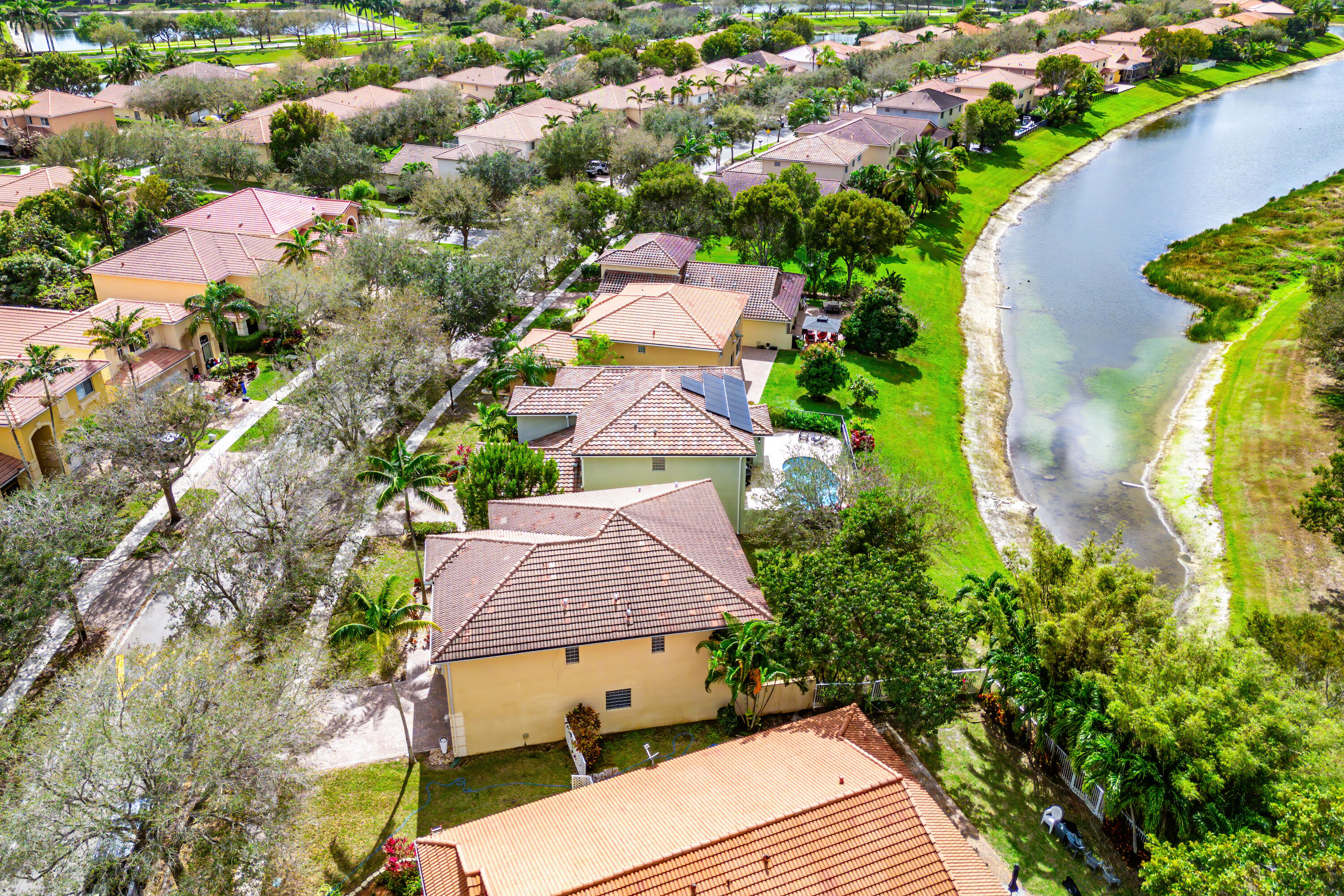 853 Gazetta Way