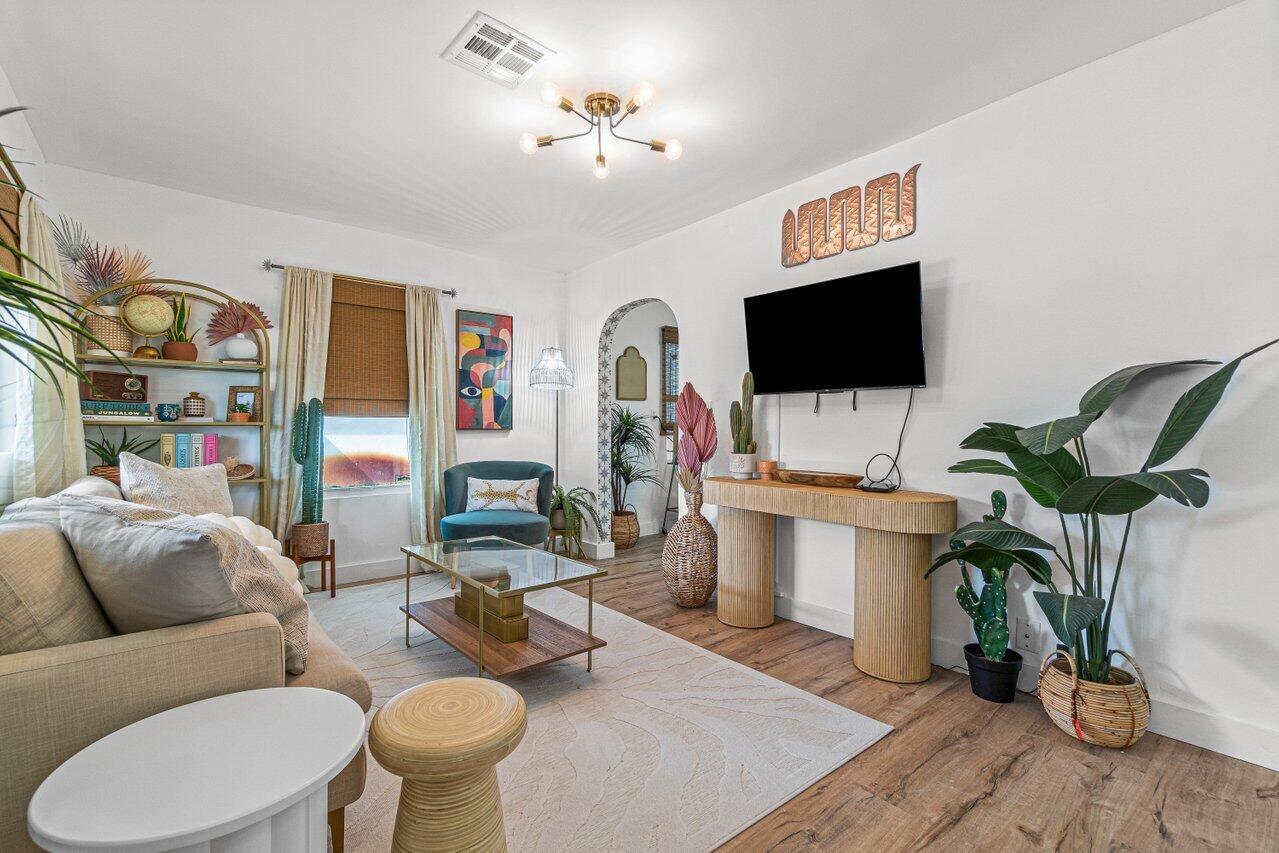 423 W Ocean Avenue