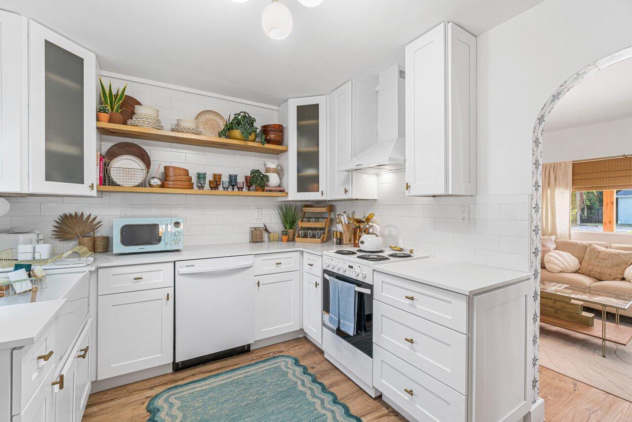 423 W Ocean Avenue