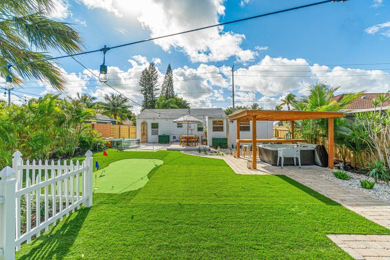 423 W Ocean Avenue