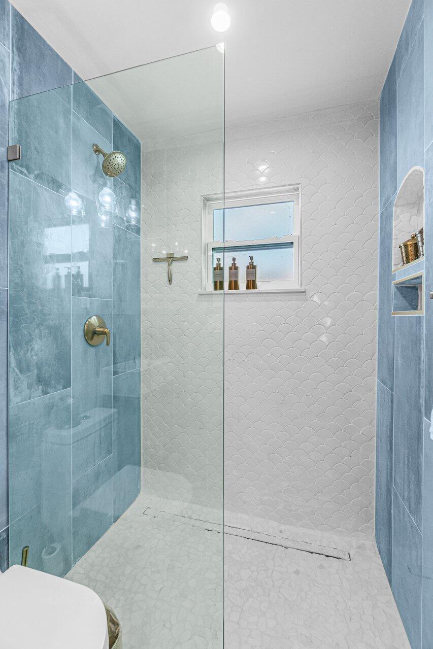 423 W Ocean Avenue