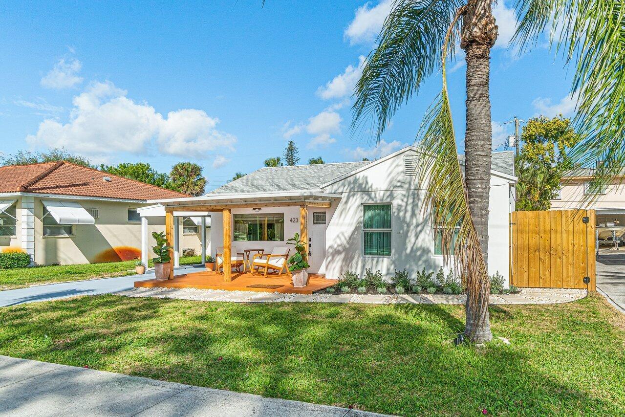 423 W Ocean Avenue