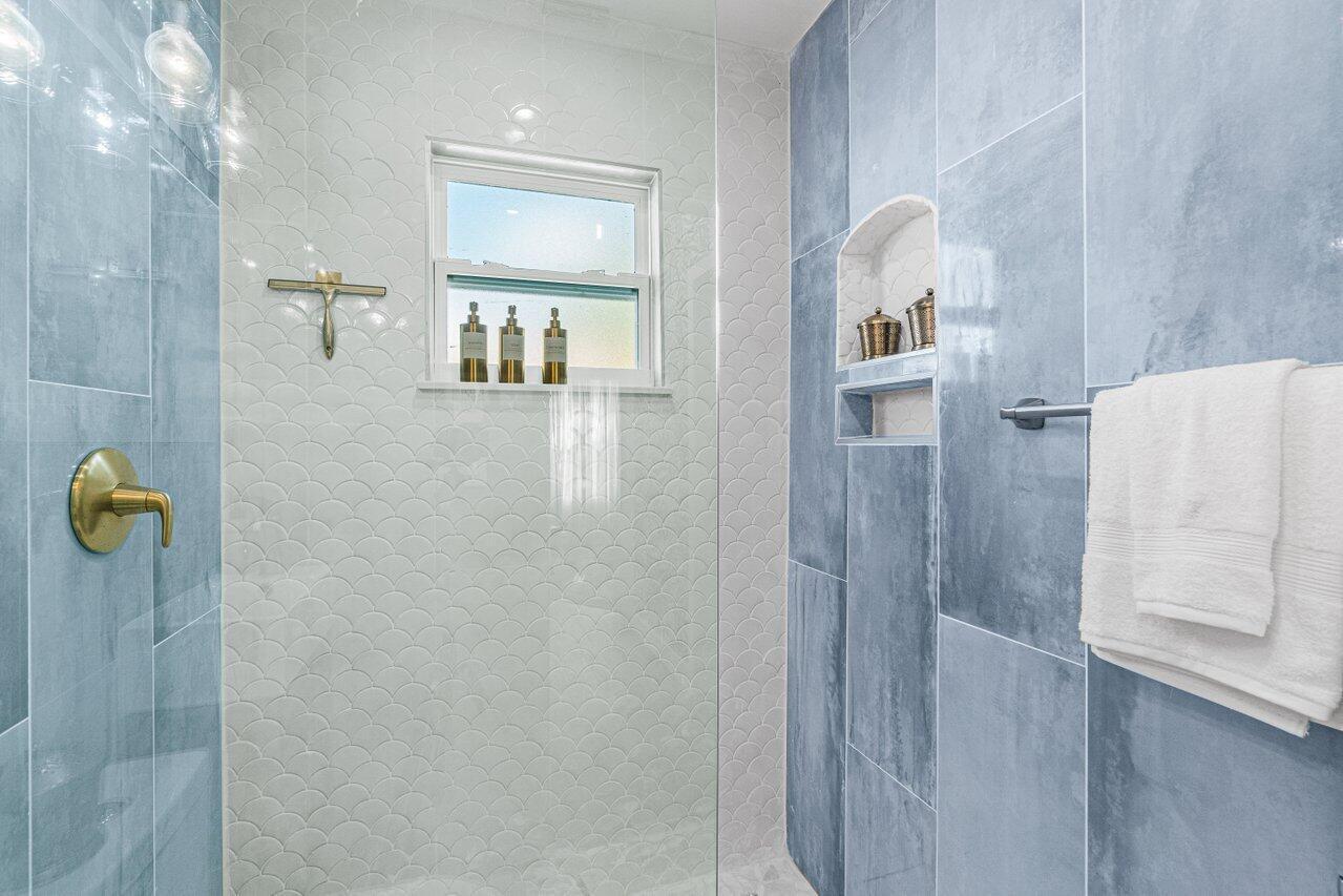 423 W Ocean Avenue