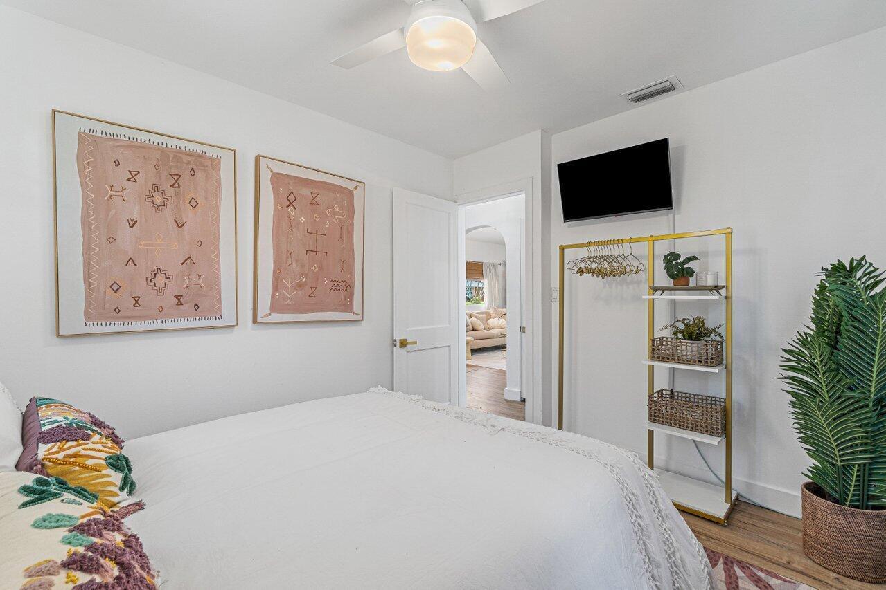 423 W Ocean Avenue