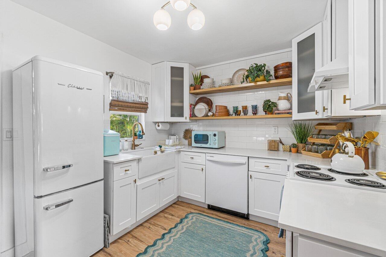423 W Ocean Avenue