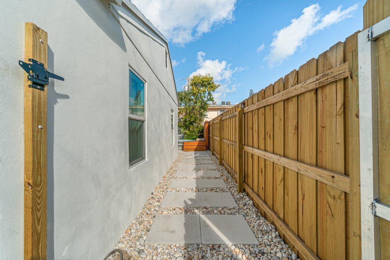 423 W Ocean Avenue