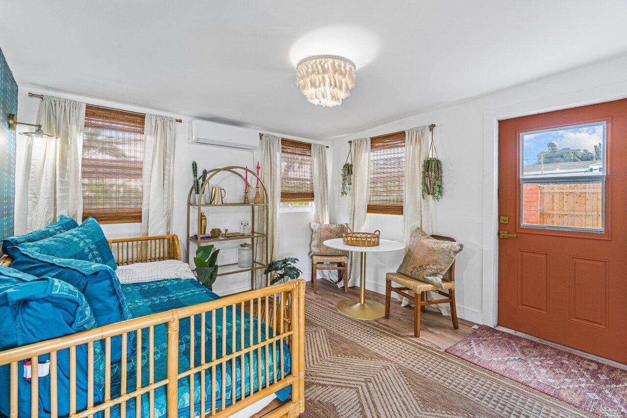 423 W Ocean Avenue
