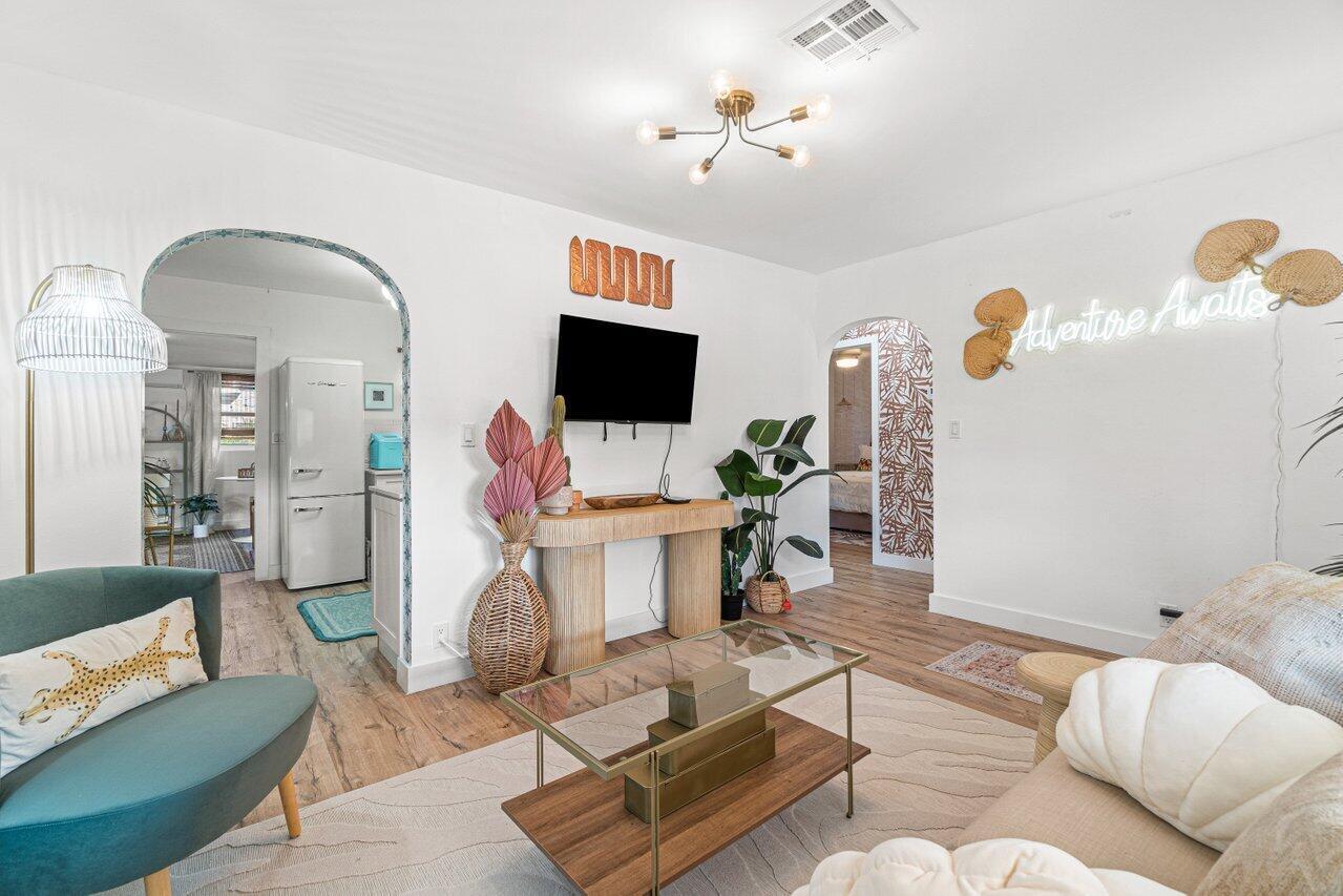 423 W Ocean Avenue