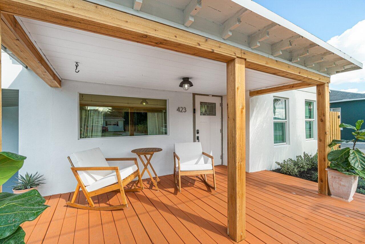 423 W Ocean Avenue
