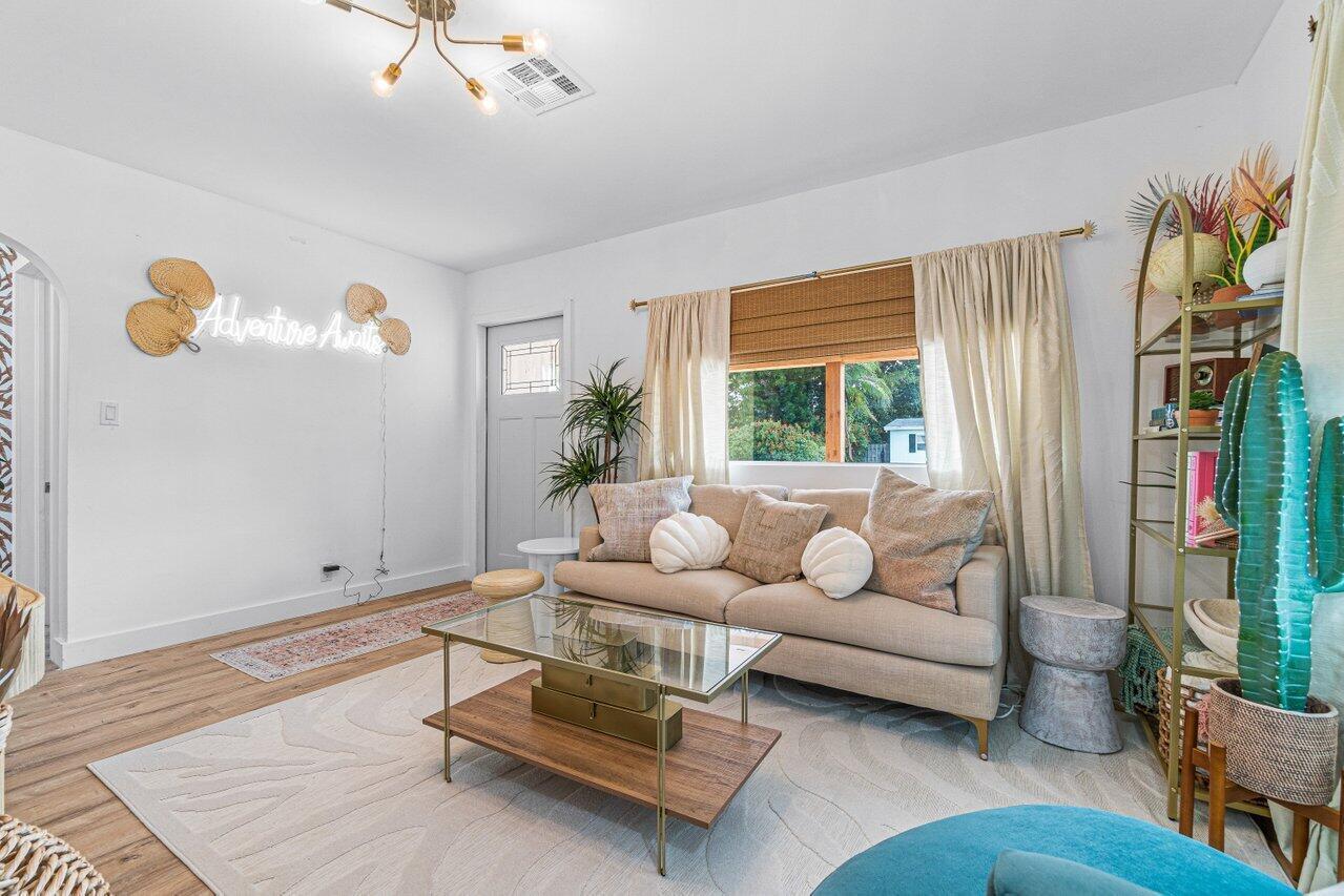 423 W Ocean Avenue