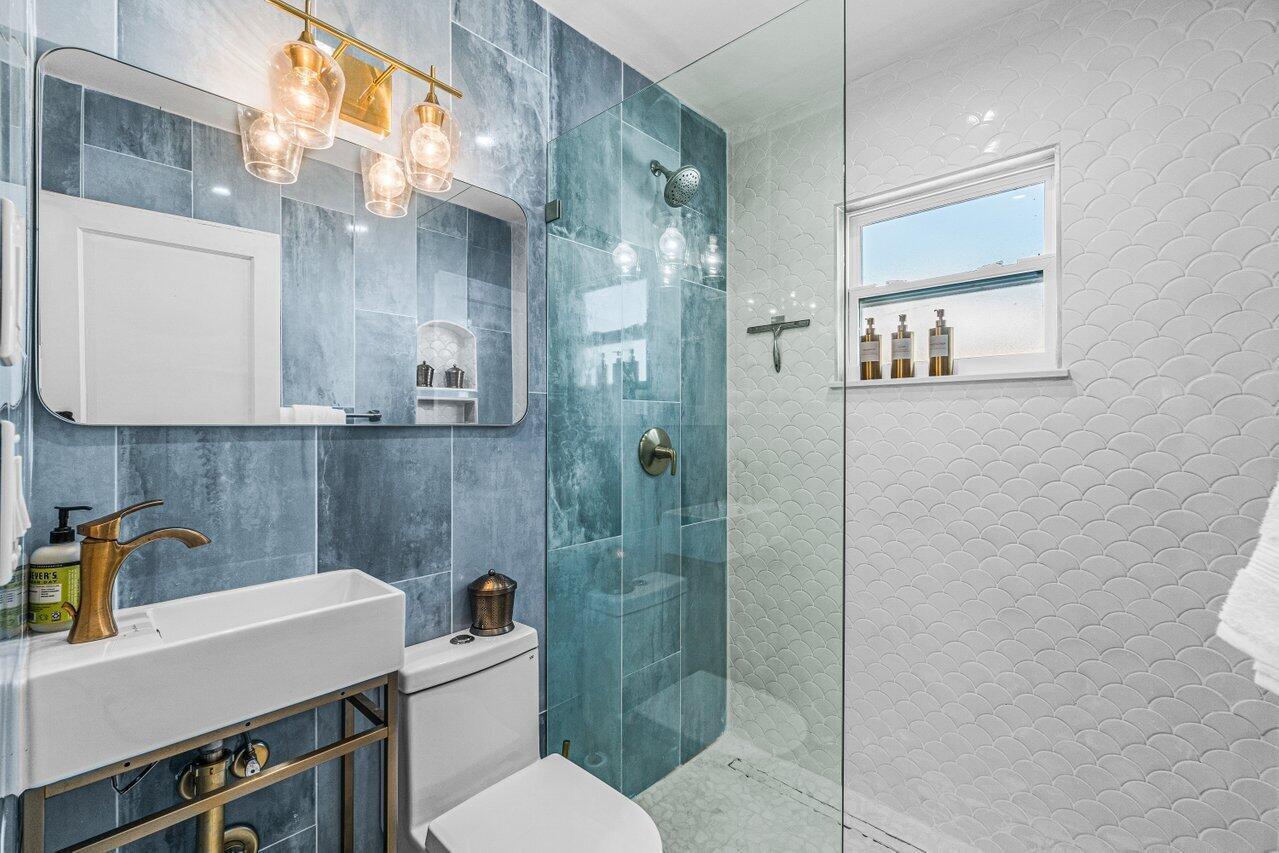 423 W Ocean Avenue