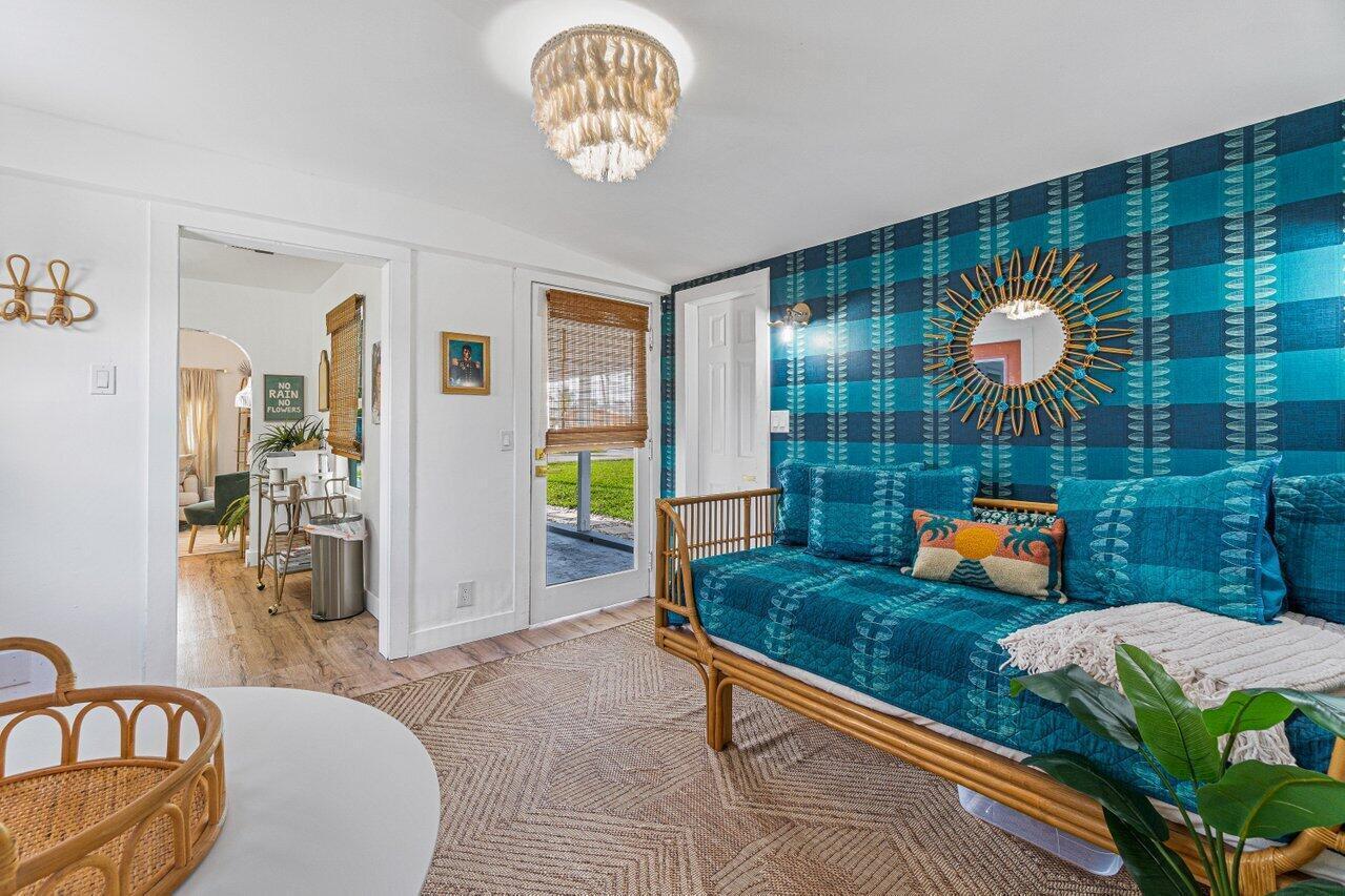 423 W Ocean Avenue