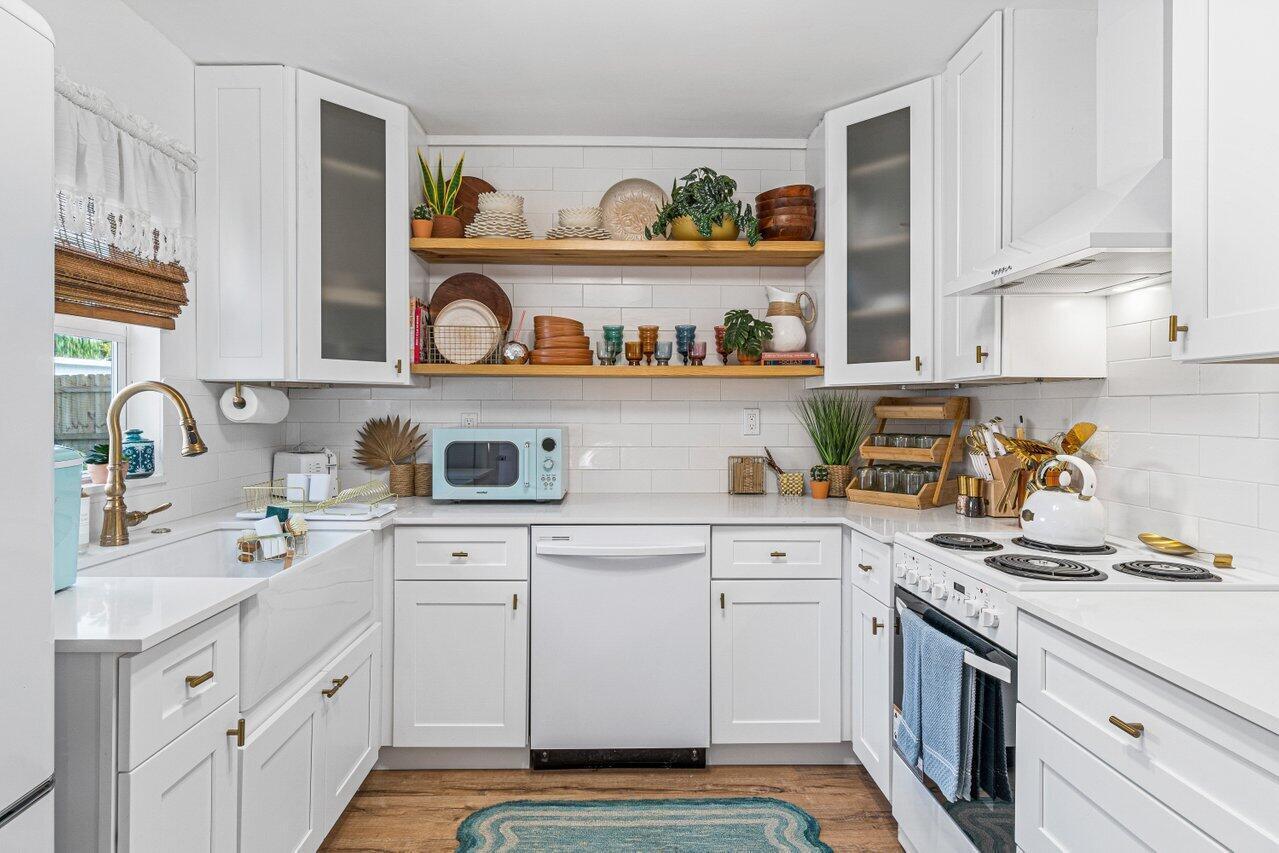 423 W Ocean Avenue