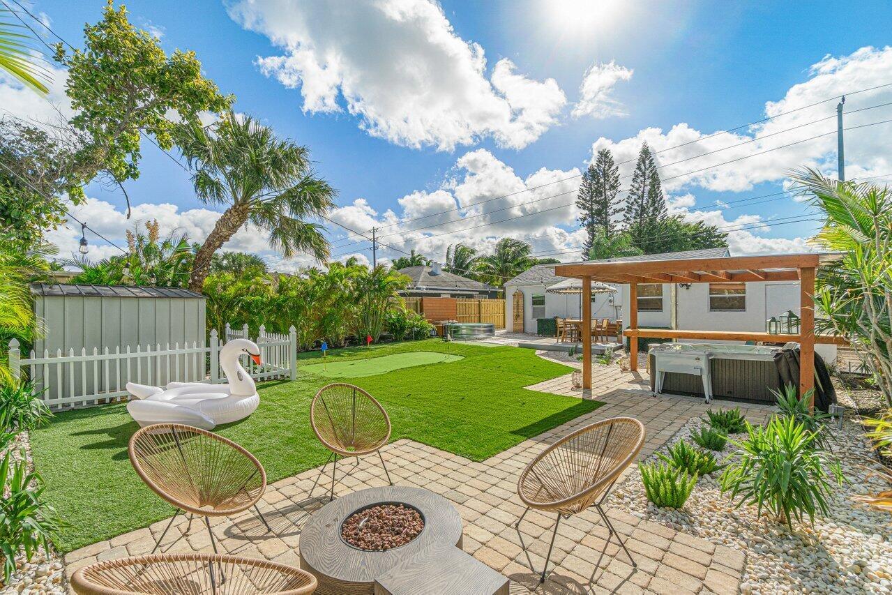 423 W Ocean Avenue