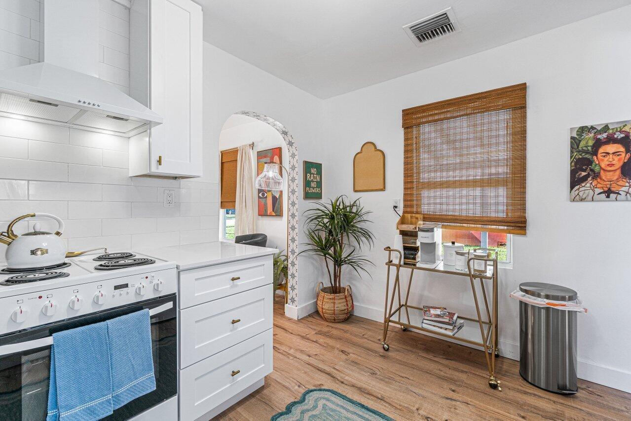 423 W Ocean Avenue
