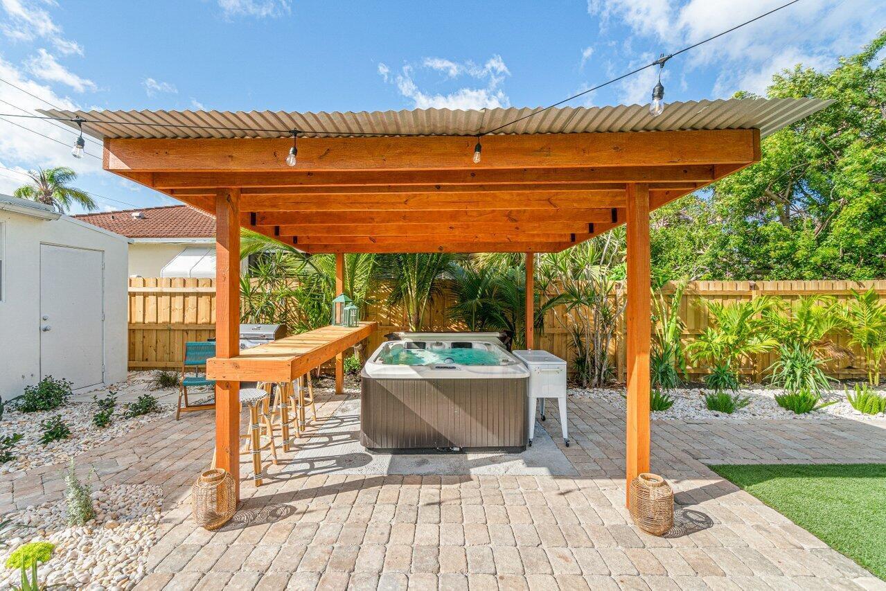 423 W Ocean Avenue