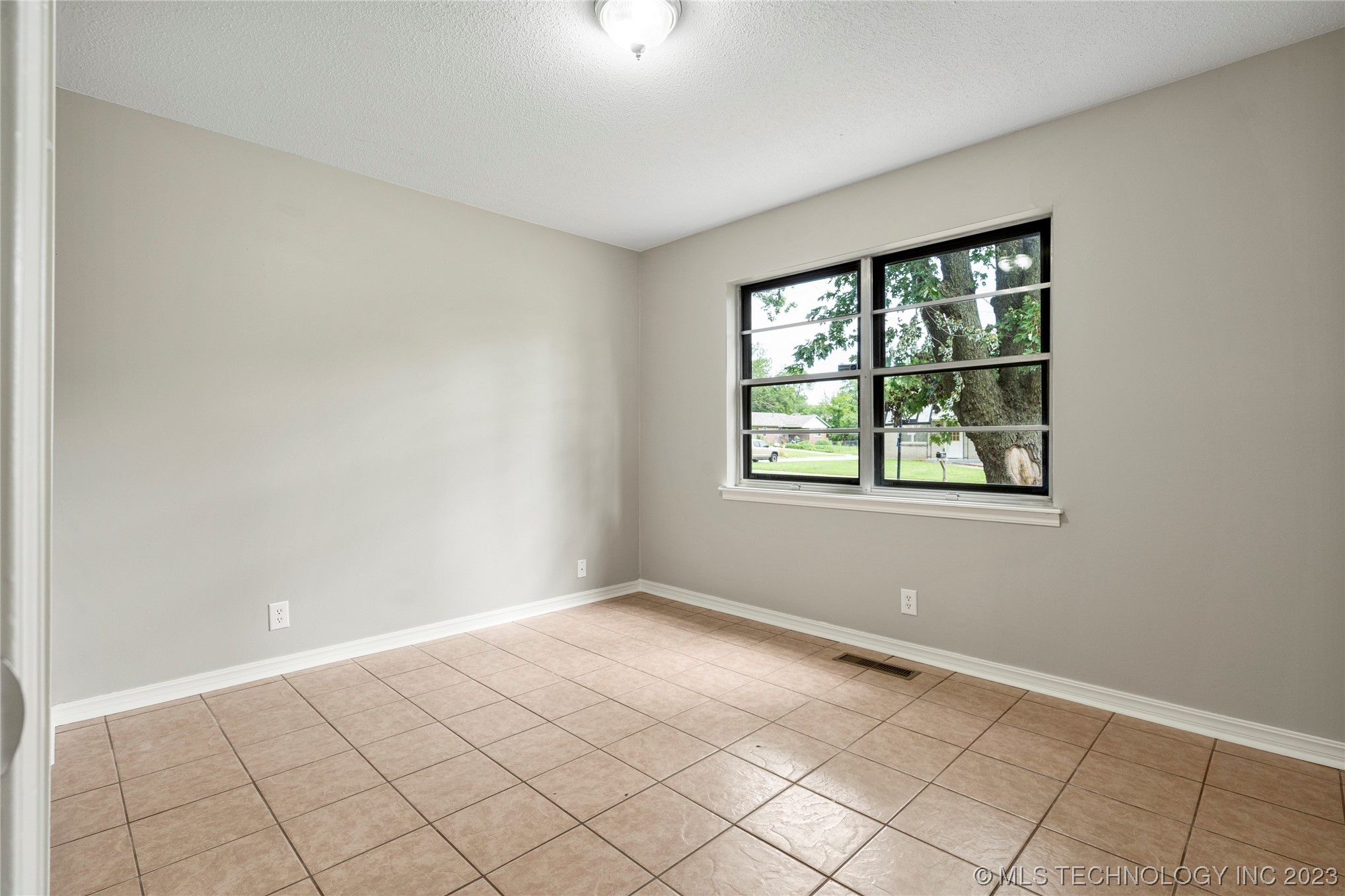 12325 E 25th Place