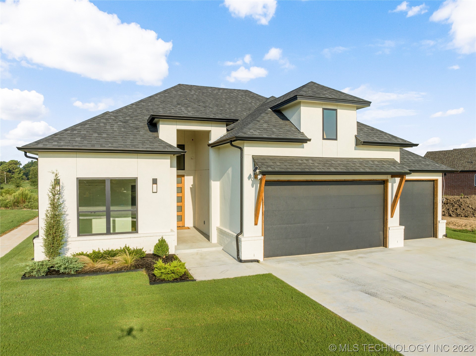 13722 S 20th Place E