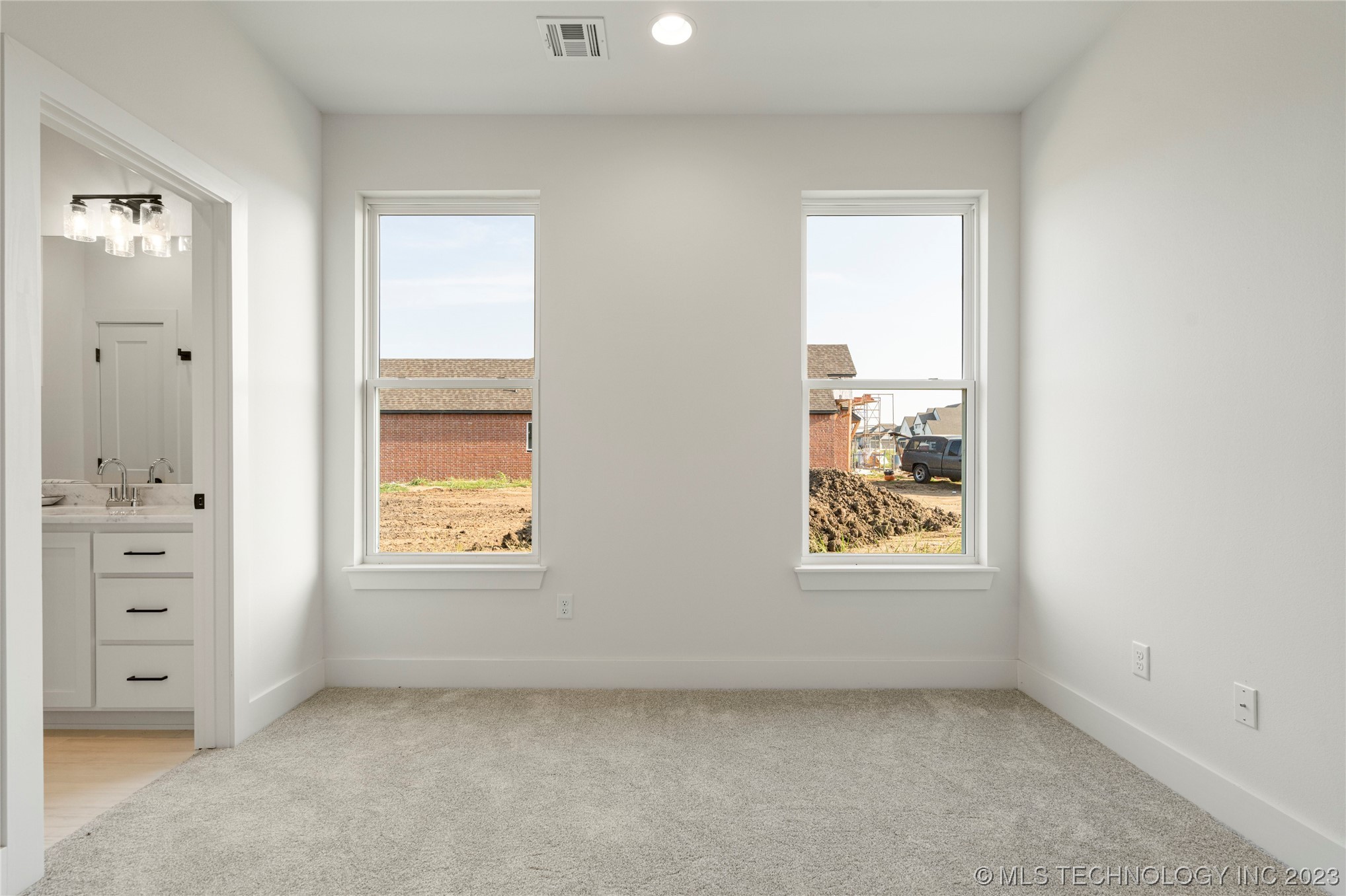 13722 S 20th Place E