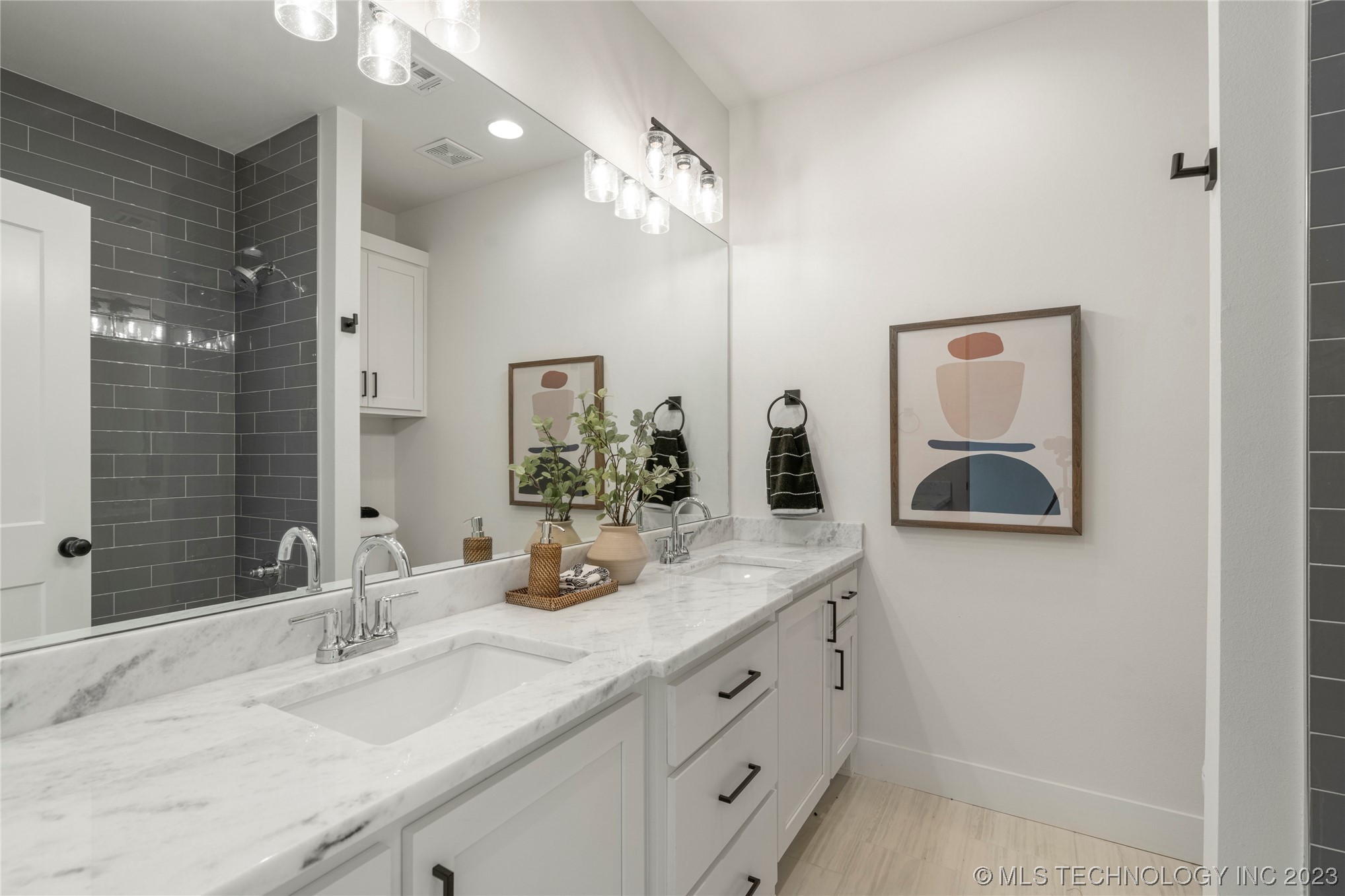 13722 S 20th Place E