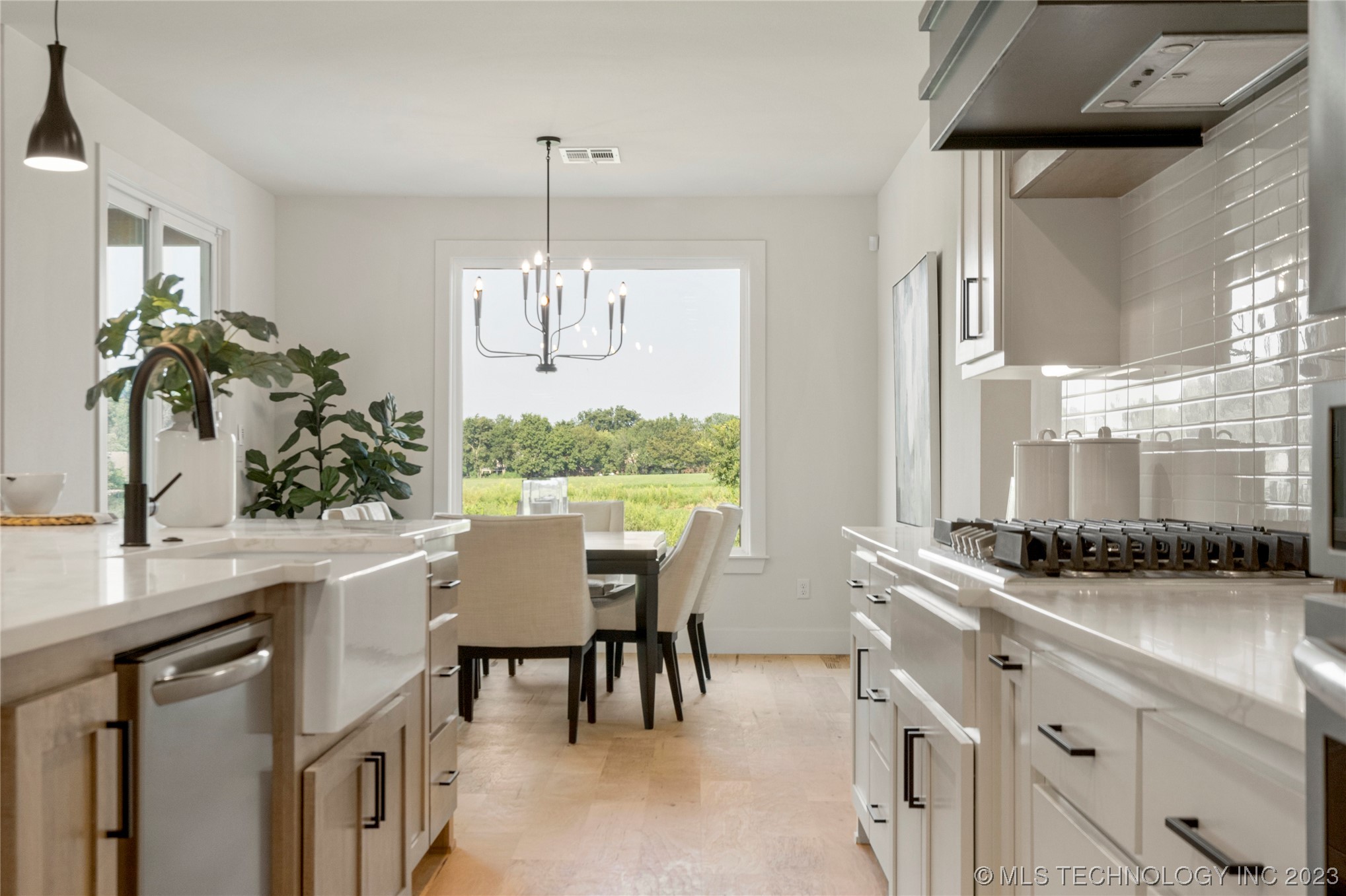 13722 S 20th Place E