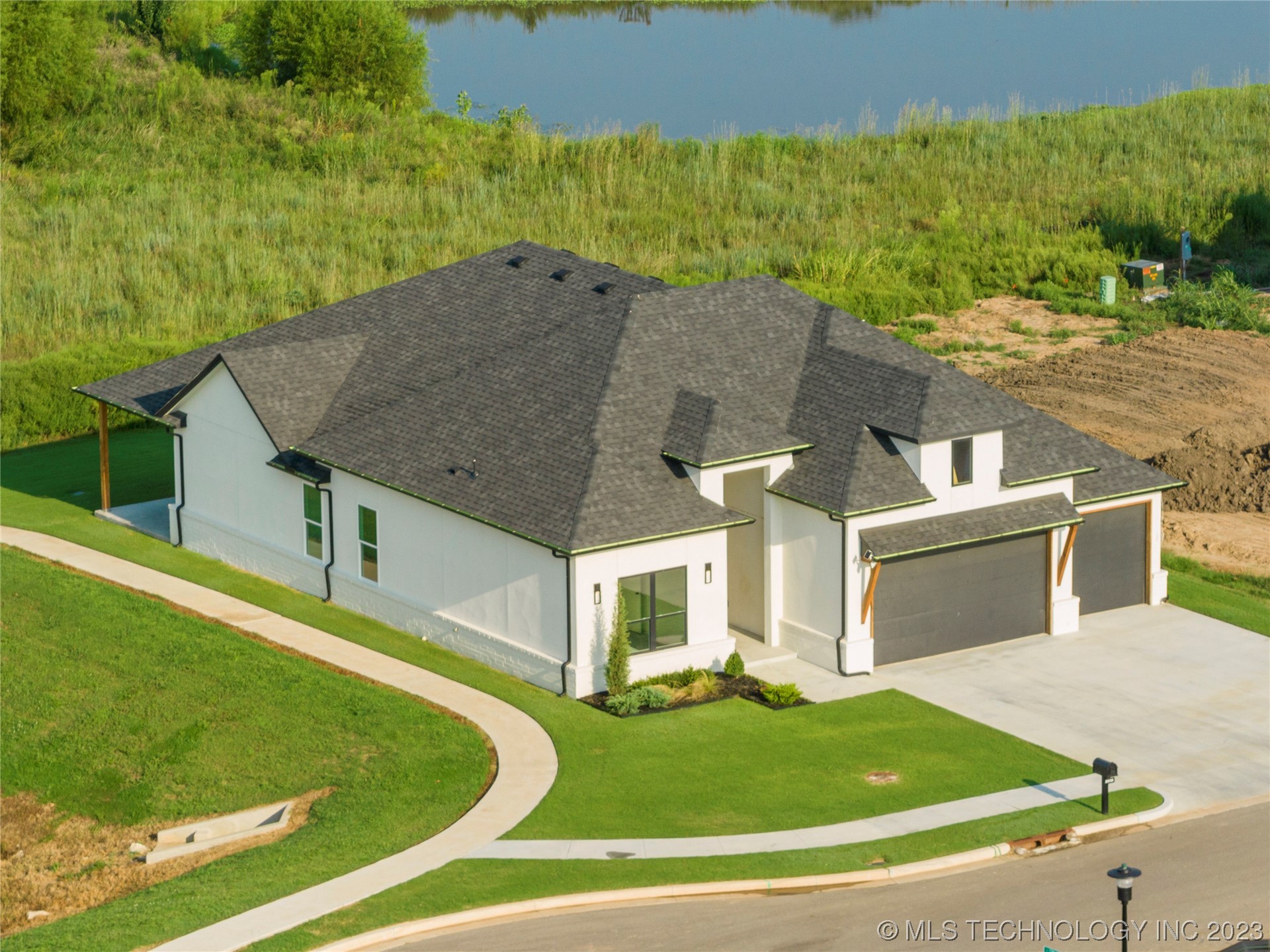 13722 S 20th Place E