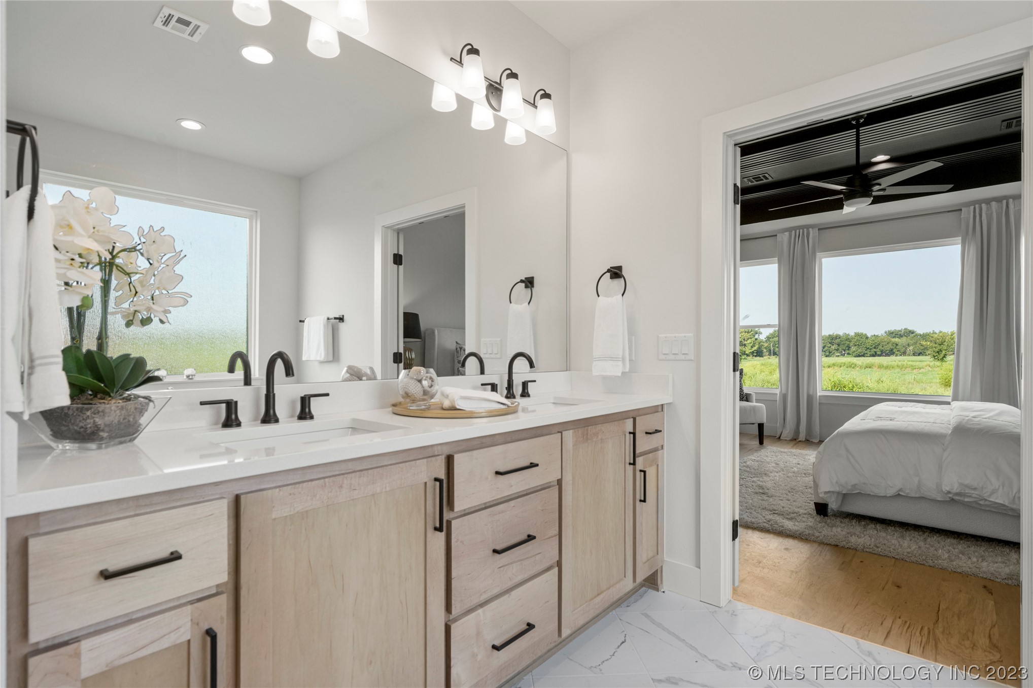 13722 S 20th Place E