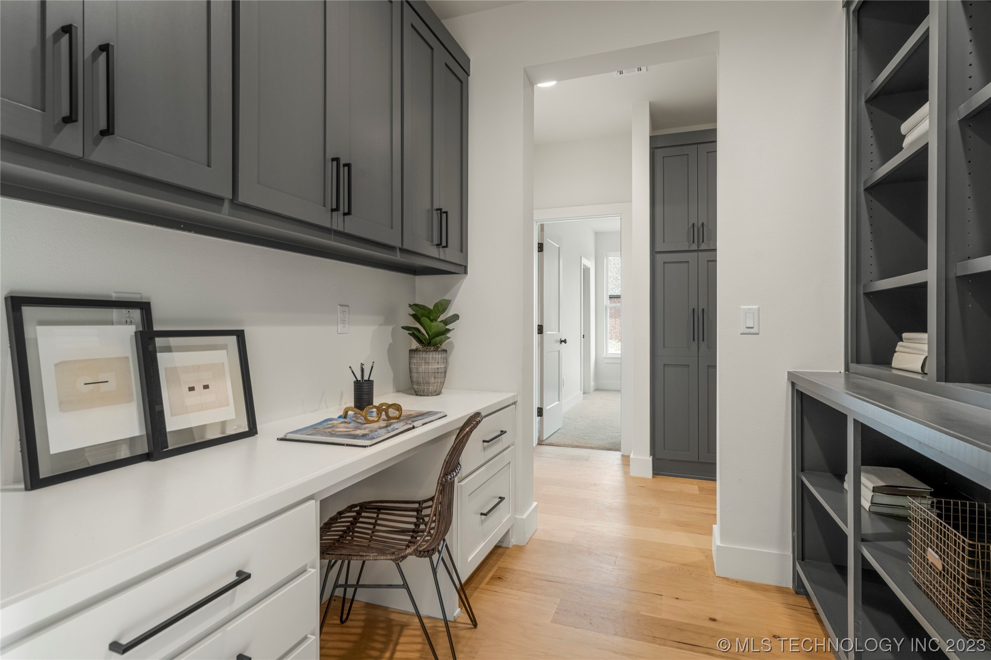 13722 S 20th Place E