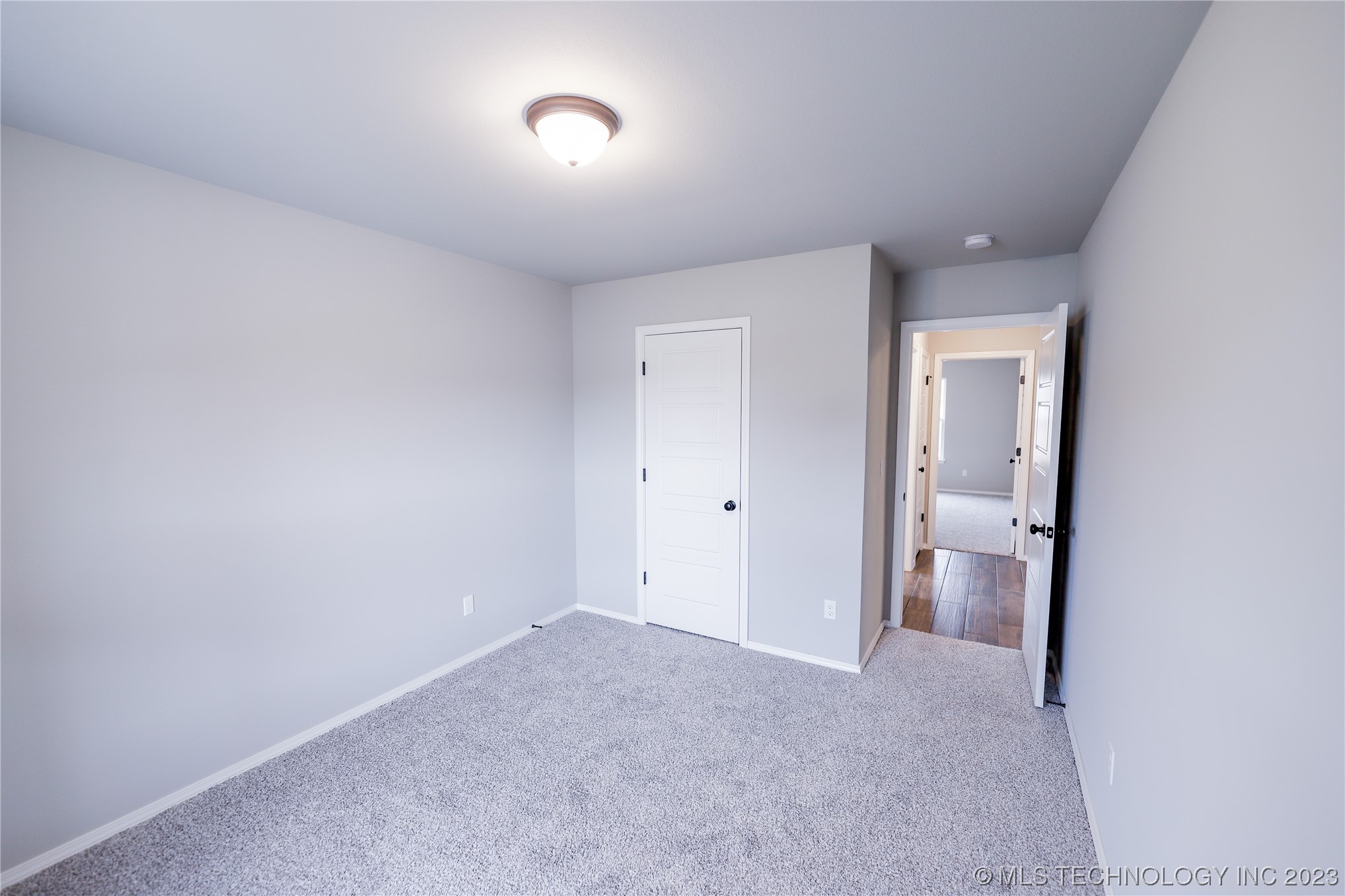 1423 E Roanoke Place