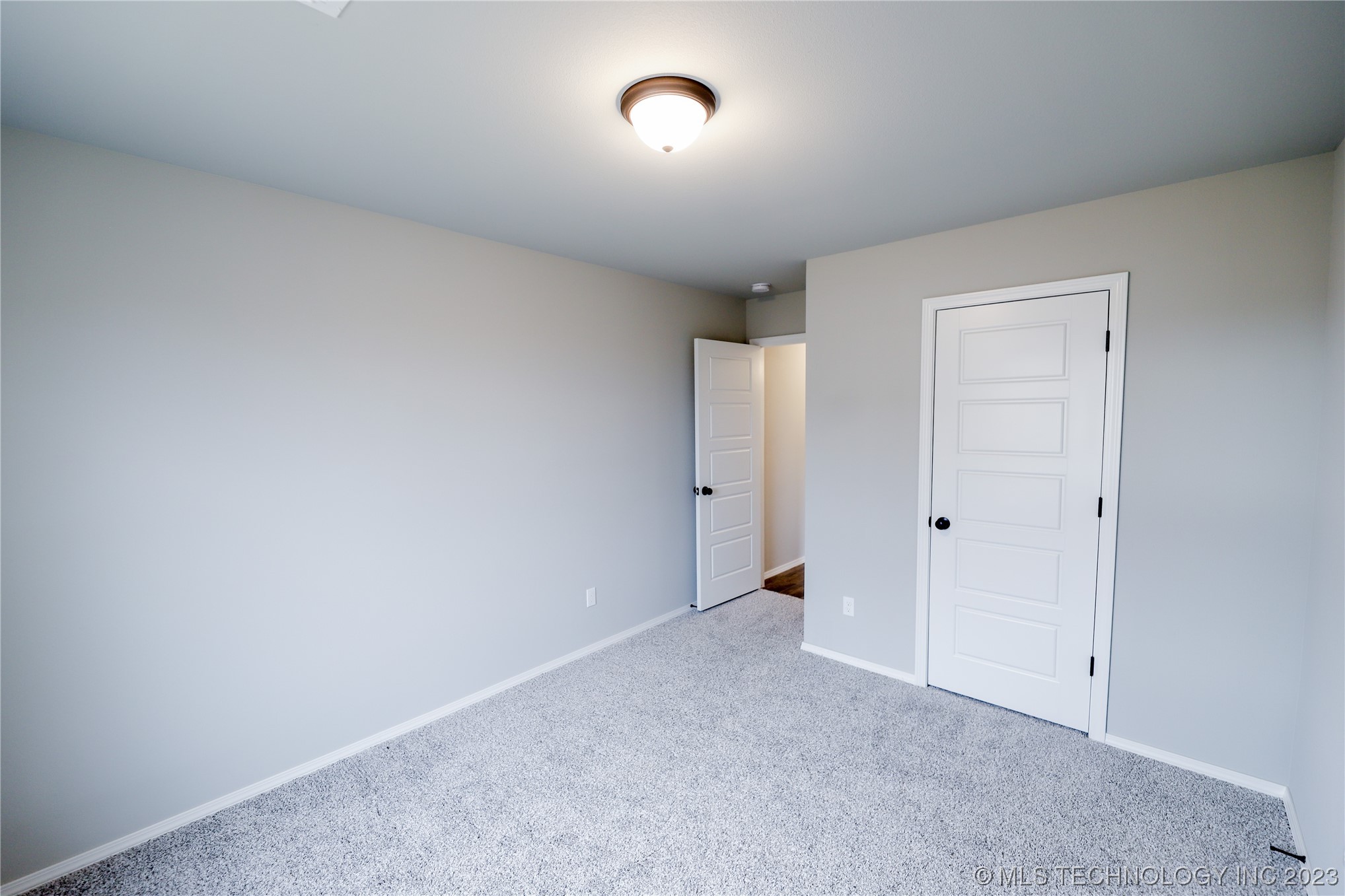 1423 E Roanoke Place