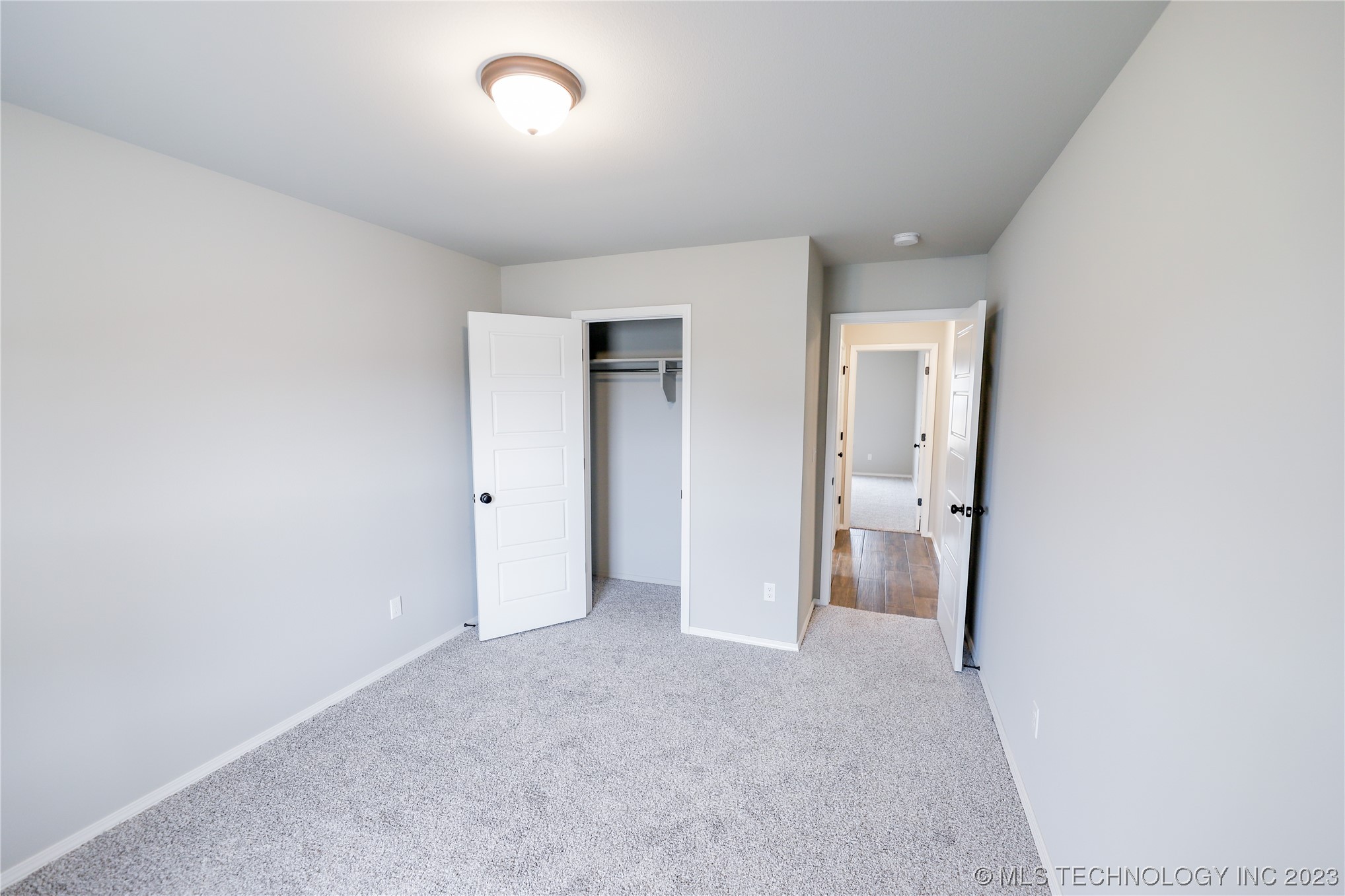 1423 E Roanoke Place