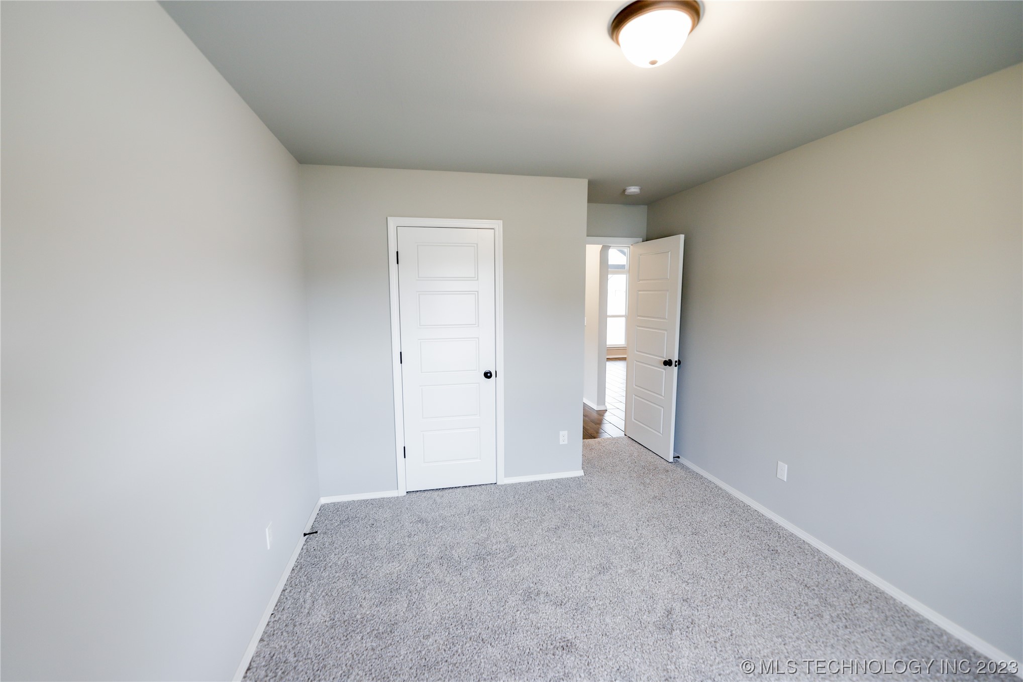 1423 E Roanoke Place