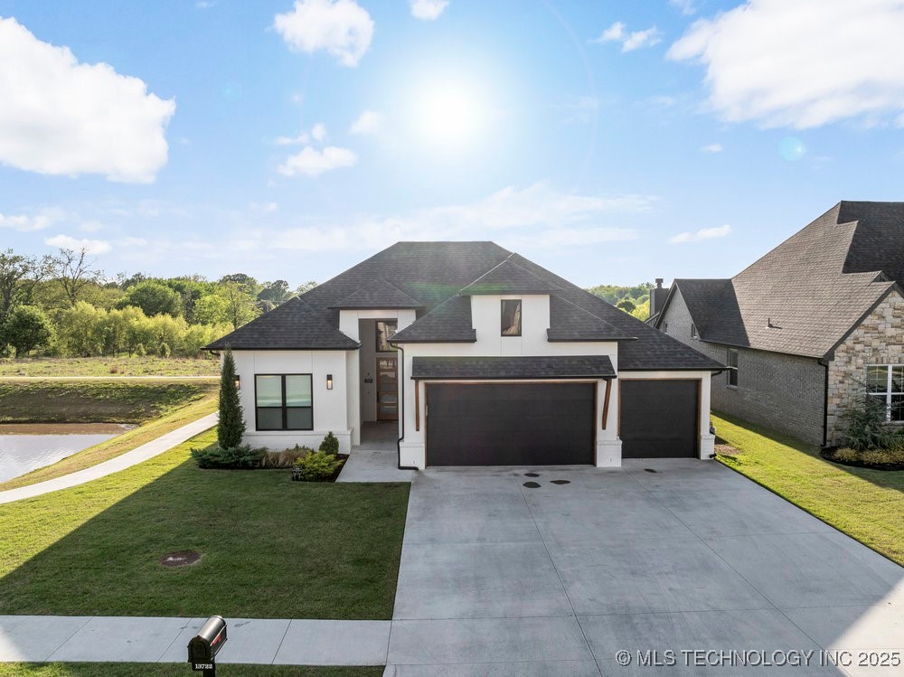 13722 S 20th Place E